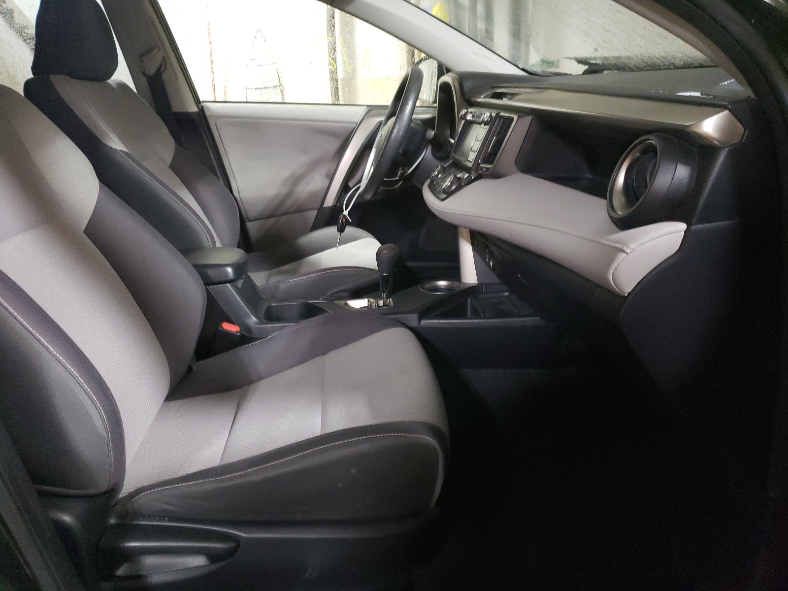 Zdjęcie 5 z aukcji – 2013 TOYOTA RAV4 XLE z VIN JTMRFREV7DD030982