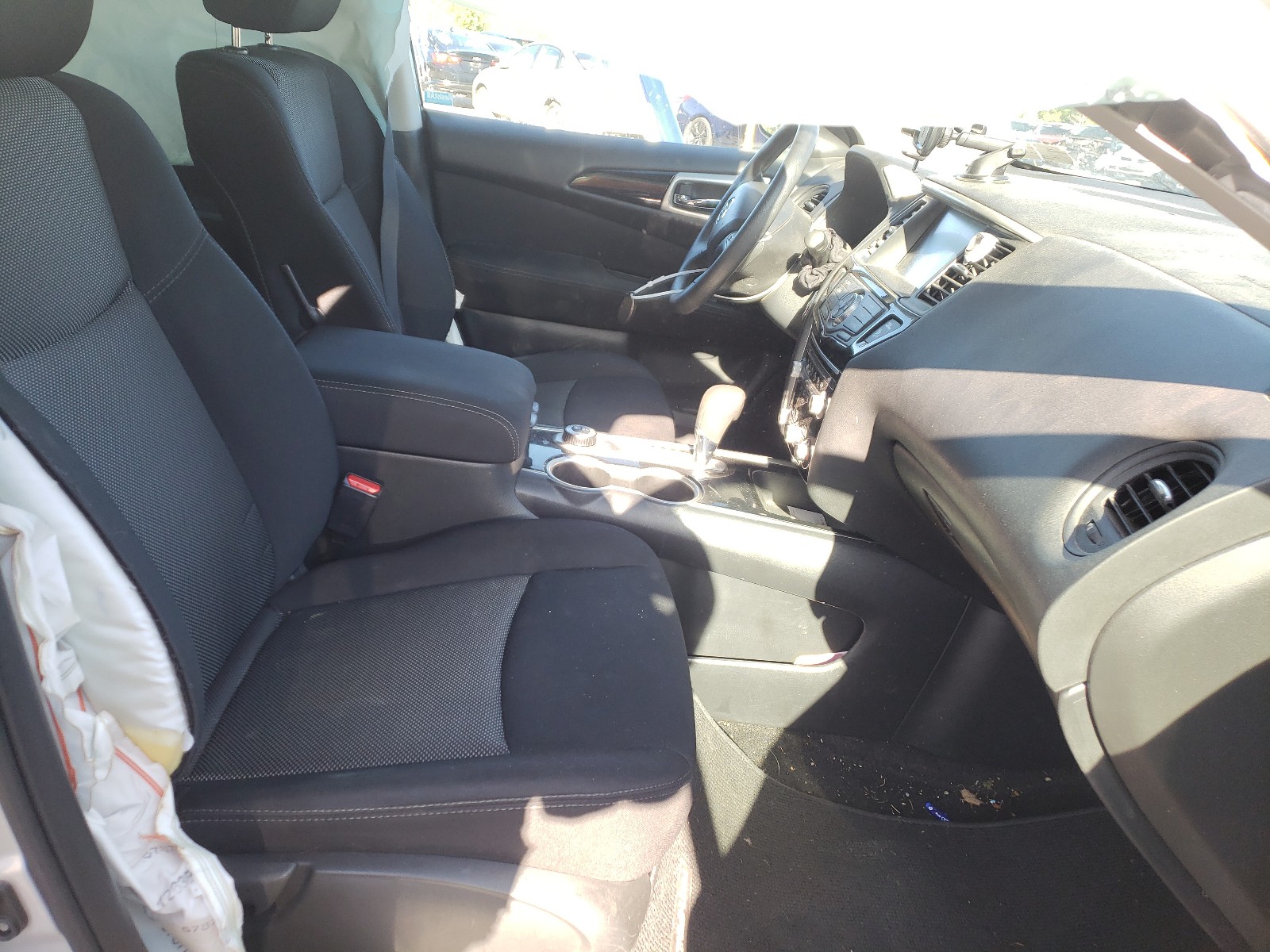 Photo 5 from auction – 2017 NISSAN PATHFINDER with VIN 5N1DR2MMXHC695142
