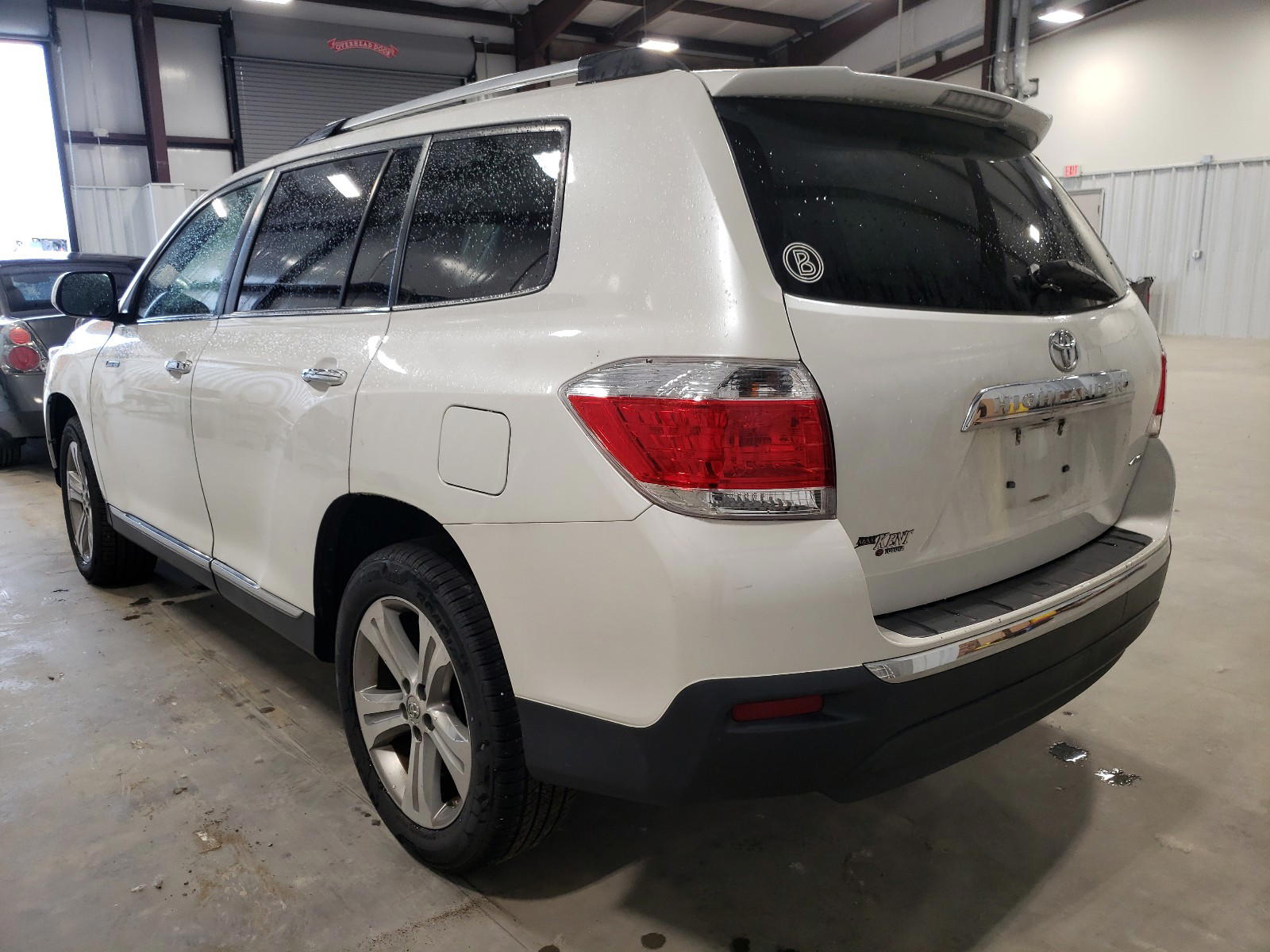 Photo 3 from auction – 2011 TOYOTA HIGHLANDER with VIN 5TDDK3EH8BS081020