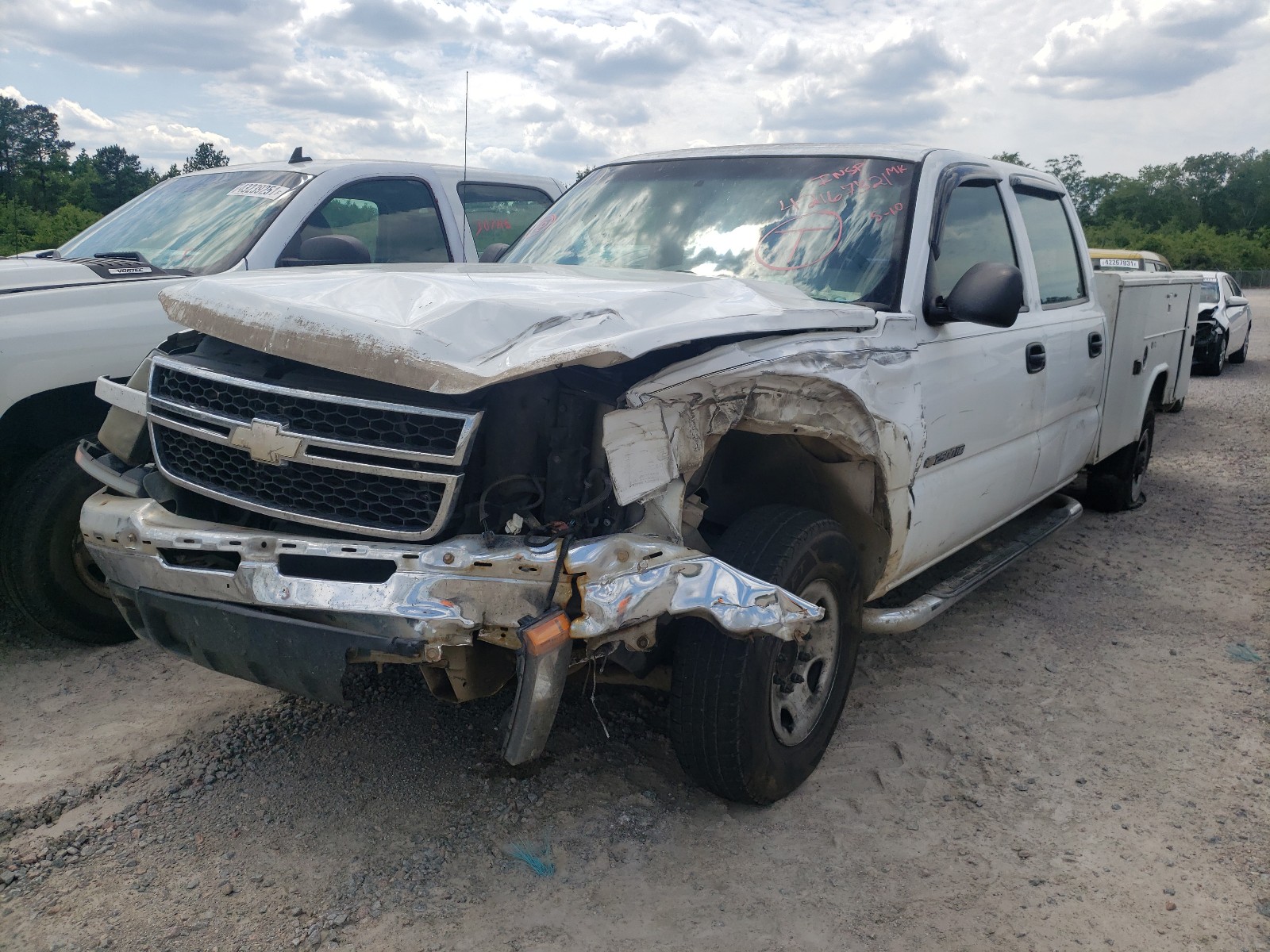 Фото 2 с аукциона – 2006 CHEVROLET SILVERADO с VIN 1GCHC23U76F107301