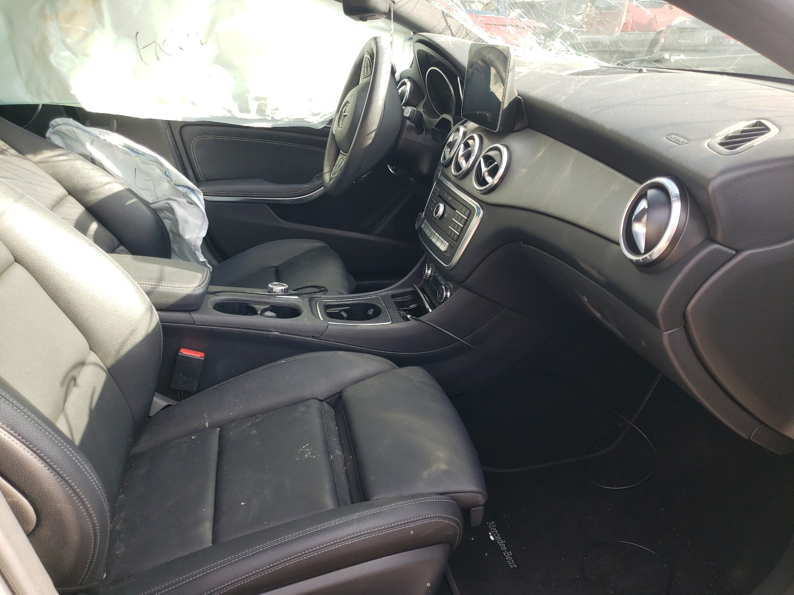 Photo 5 from auction – 2018 MERCEDES-BENZ CLA 250 with VIN WDDSJ4EB5JN665686