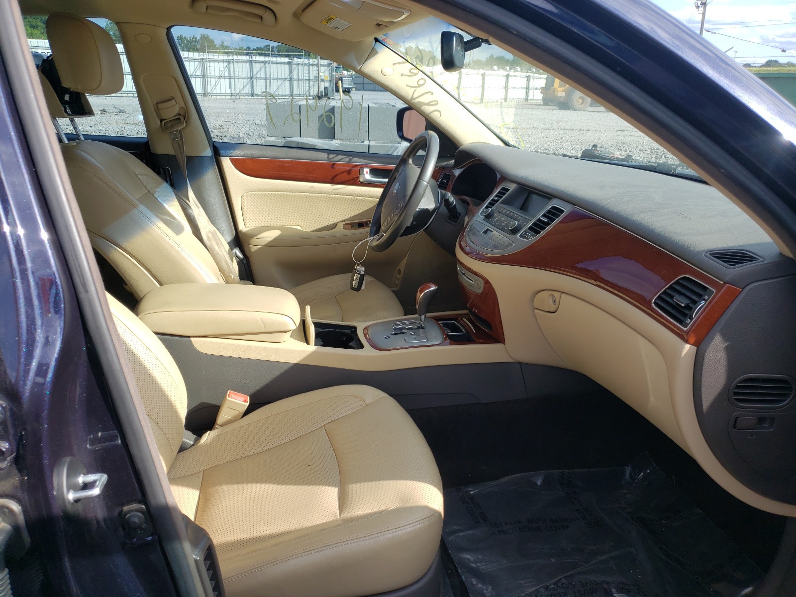 Photo 5 from auction – 2012 HYUNDAI GENESIS 3. with VIN KMHGC4DDXCU195365