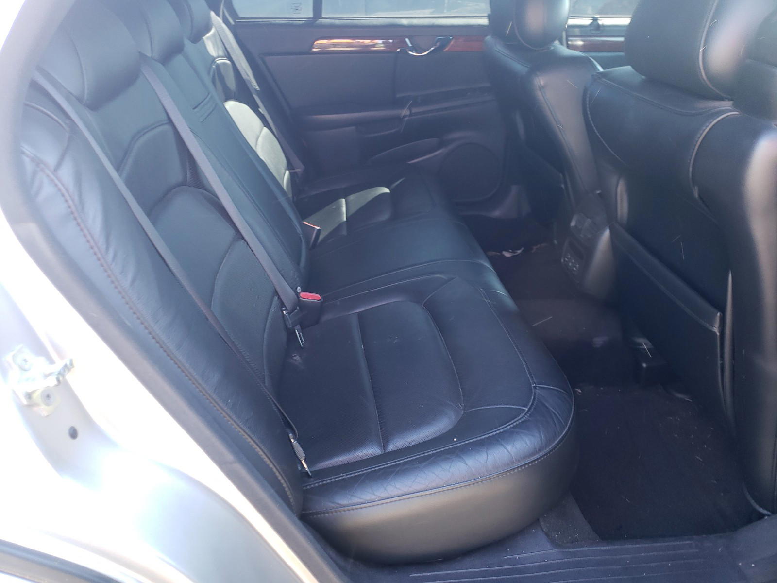 Photo 6 from auction – 2004 CADILLAC DEVILLE with VIN 1G6KD54YX4U177344