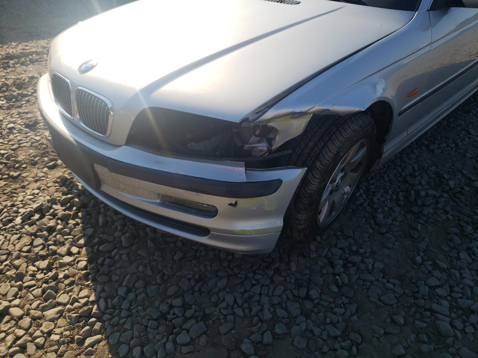Photo 9 from auction – 2001 BMW 325 IT with VIN WBAAW334X1ET42933