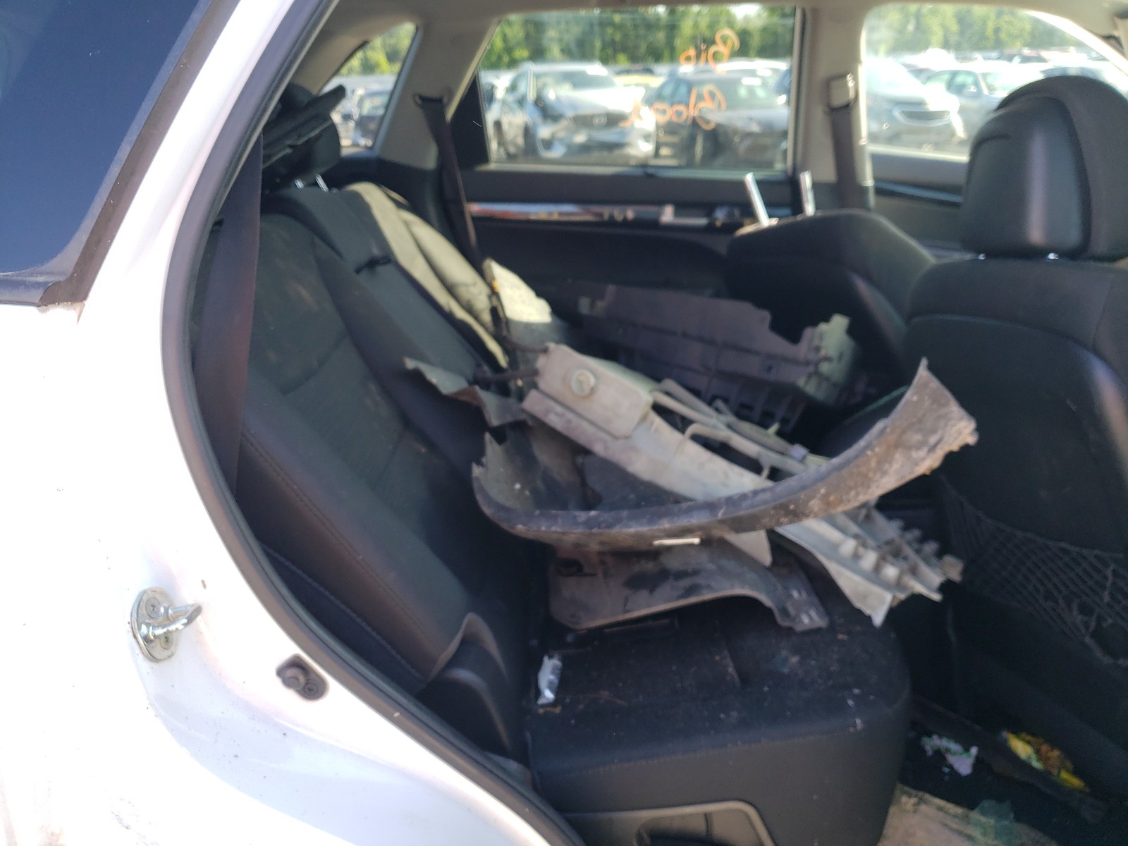 Photo 6 from auction – 2015 KIA SORENTO LX with VIN 5XYKT3A61FG601540