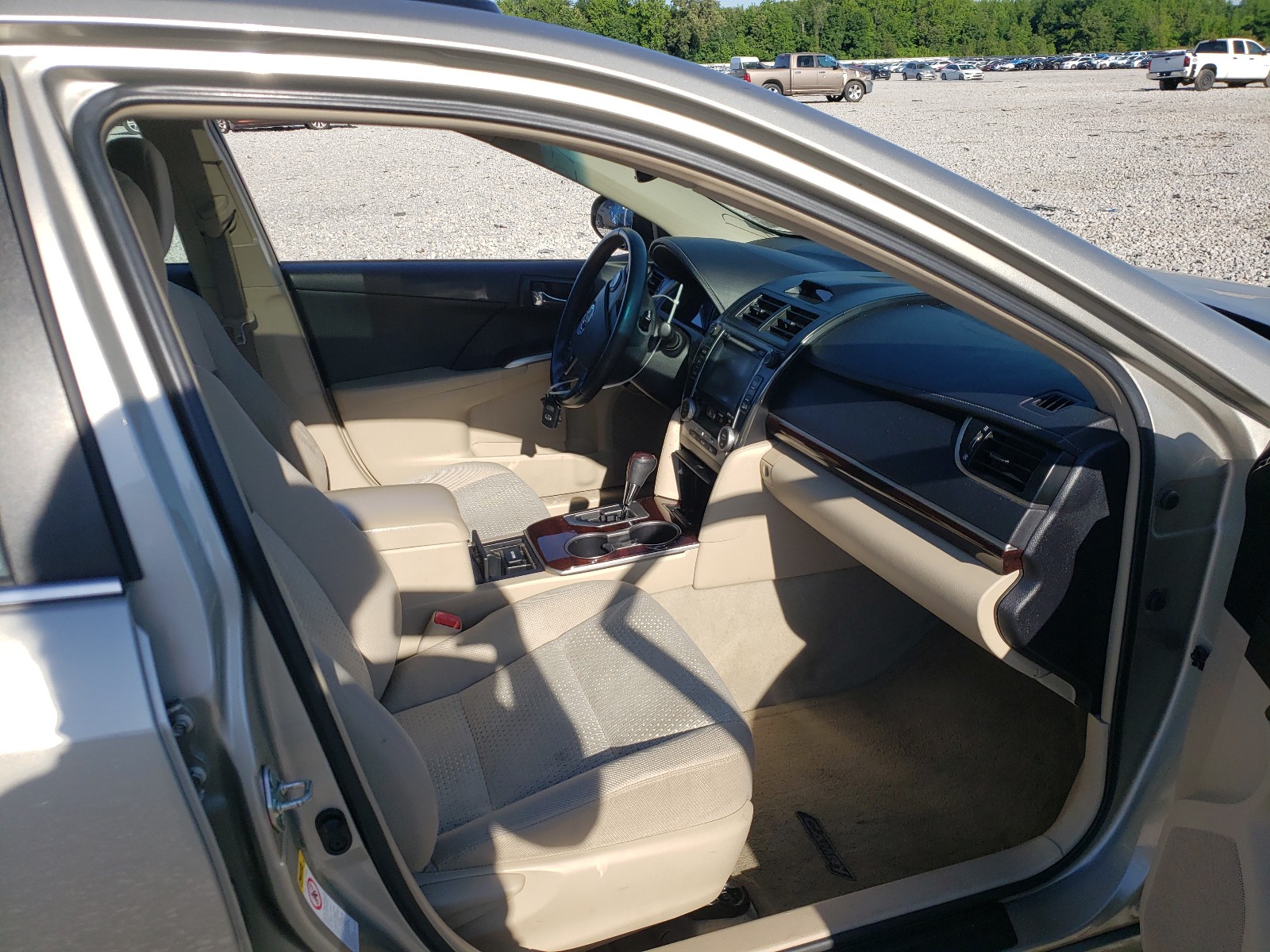 Photo 5 from auction – 2014 TOYOTA CAMRY L with VIN 4T4BF1FK5ER392903