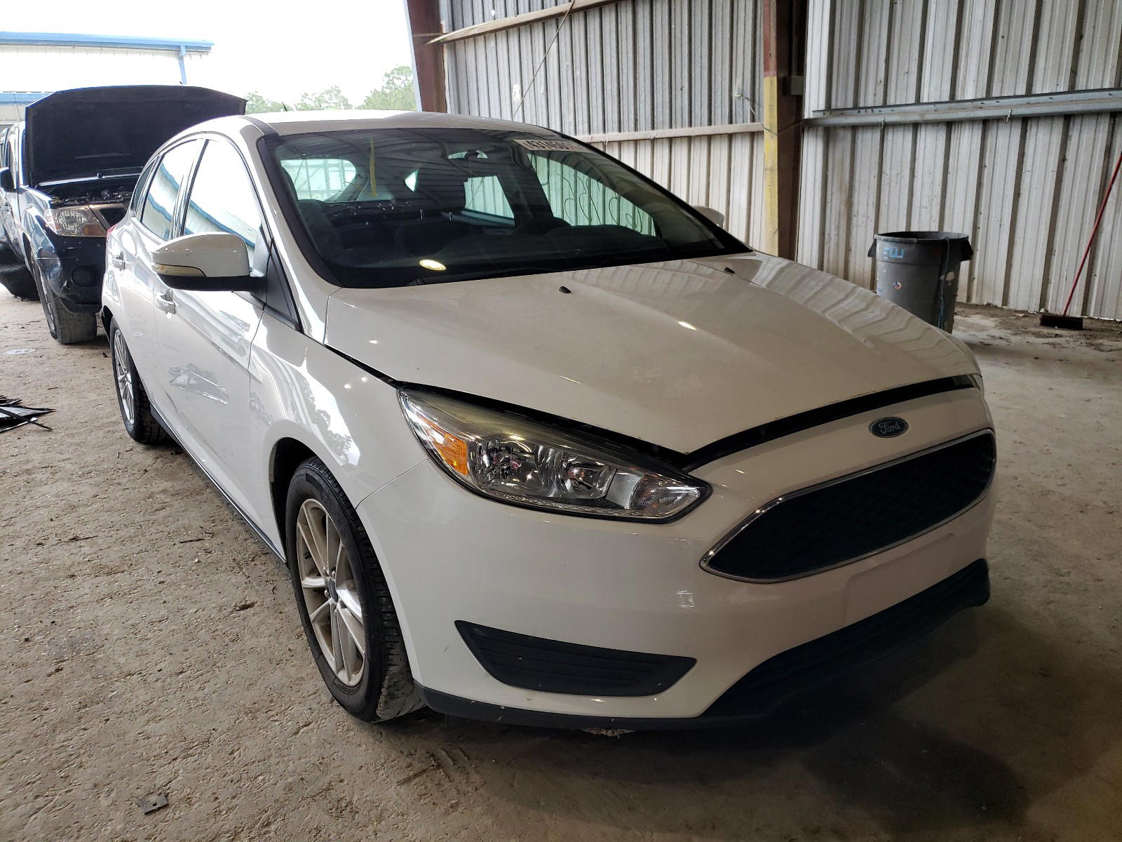 FORD FOCUS SE 2015 with VIN 1FADP3K24FL249394 - Photo from auction