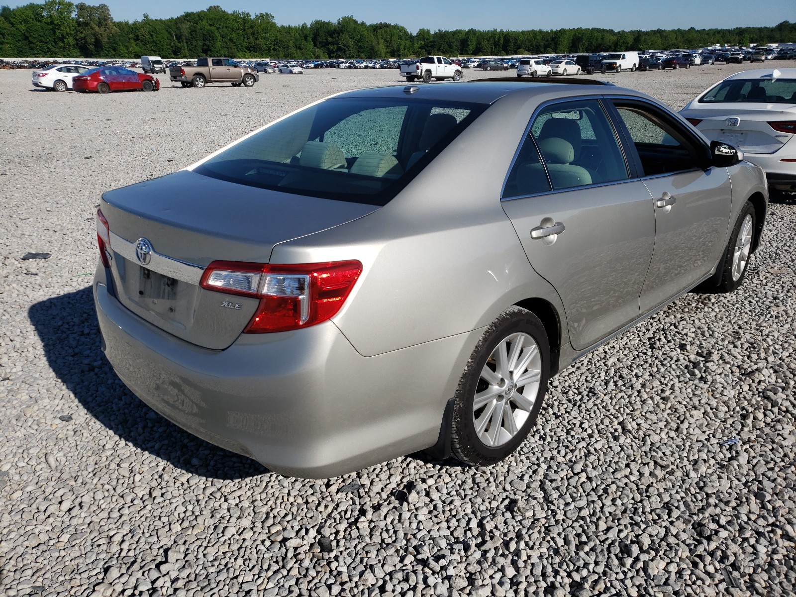 Photo 4 from auction – 2014 TOYOTA CAMRY L with VIN 4T4BF1FK5ER392903
