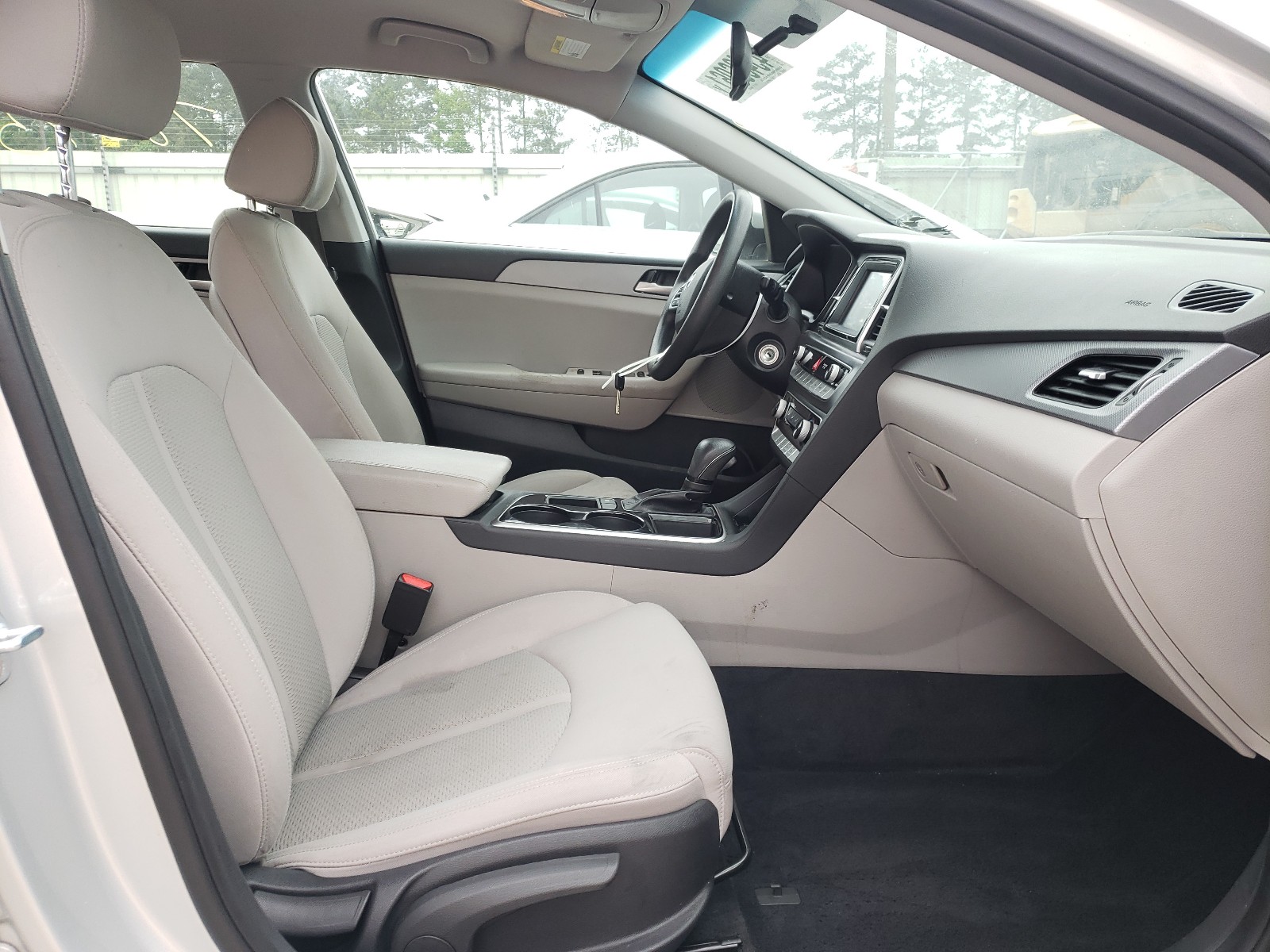 Photo 5 from auction – 2019 HYUNDAI SONATA SE with VIN 5NPE24AF2KH810908