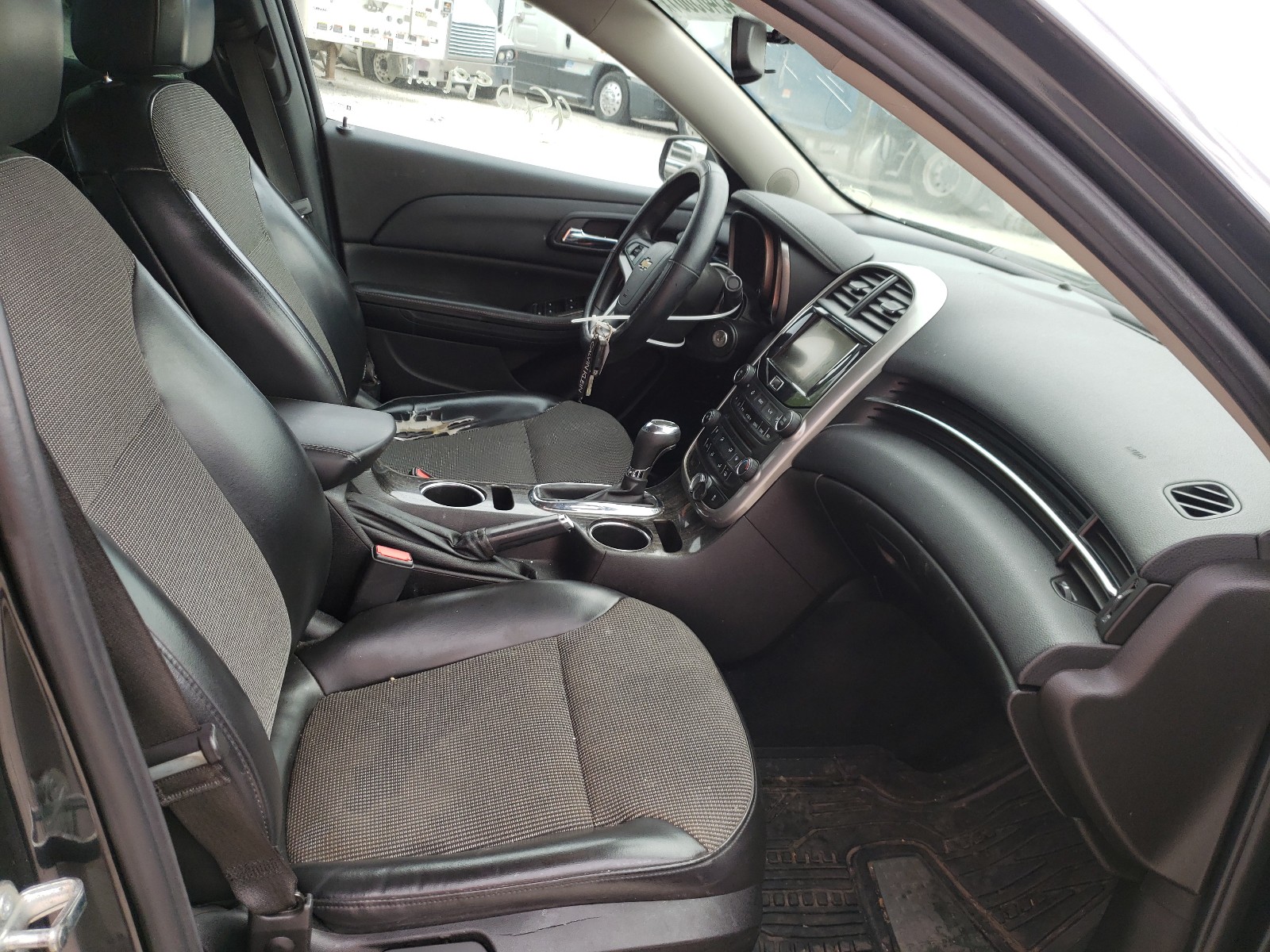 Photo 5 from auction – 2014 CHEVROLET MALIBU 1LT with VIN 1G11C5SL2EF223041