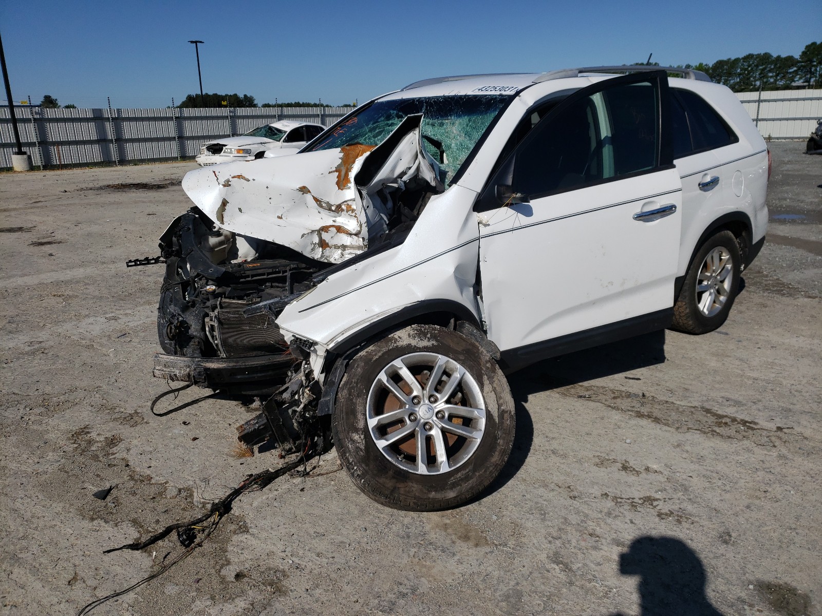 Photo 2 from auction – 2015 KIA SORENTO LX with VIN 5XYKT3A61FG601540