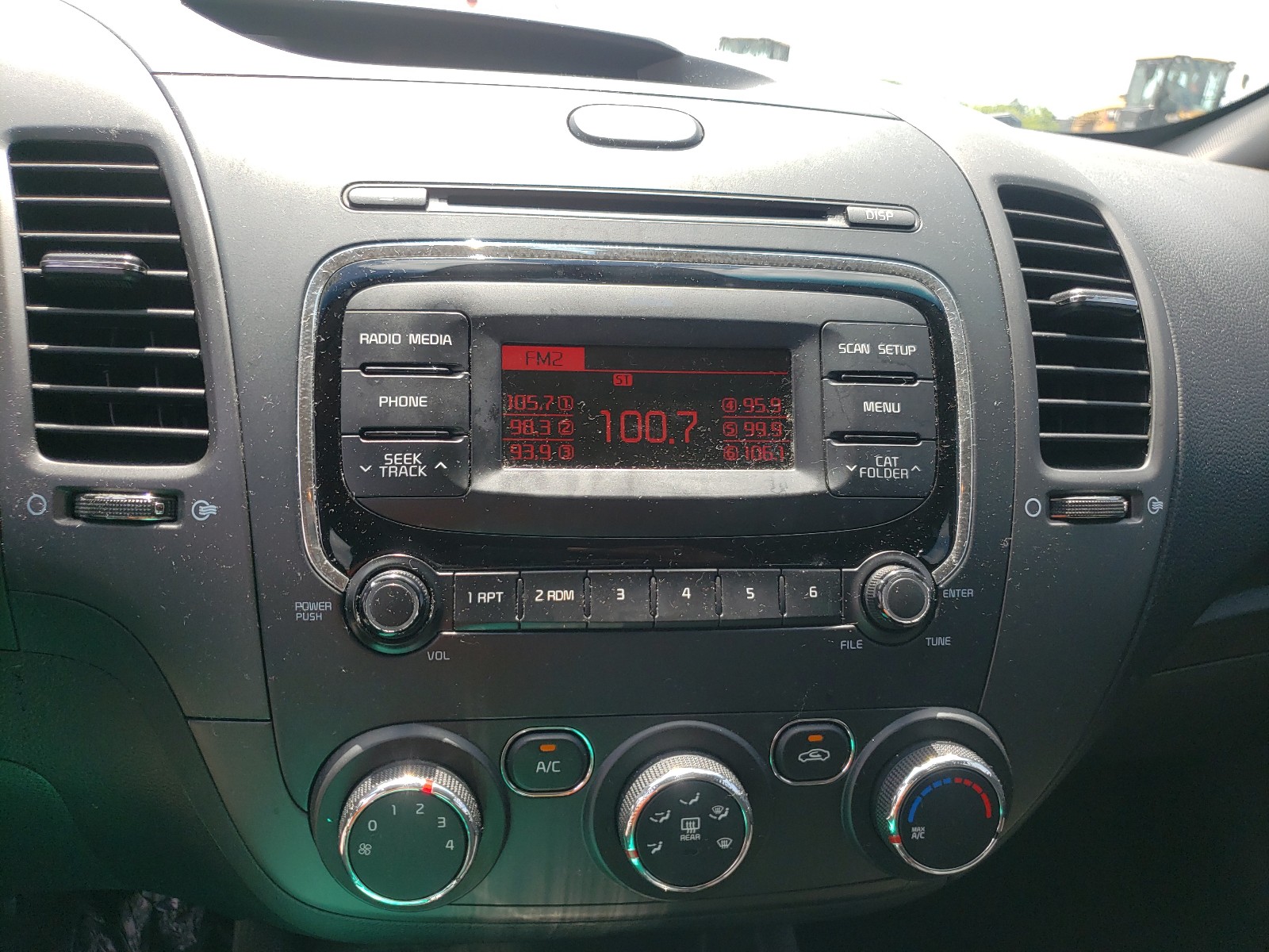 Photo 9 from auction – 2017 KIA FORTE LX with VIN 3KPFK4A77HE114281