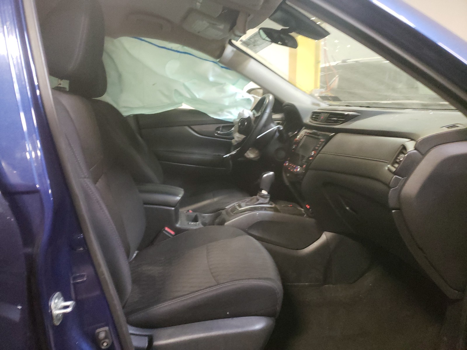 Photo 5 from auction – 2019 NISSAN ROGUE S with VIN 5N1AT2MV8KC826623