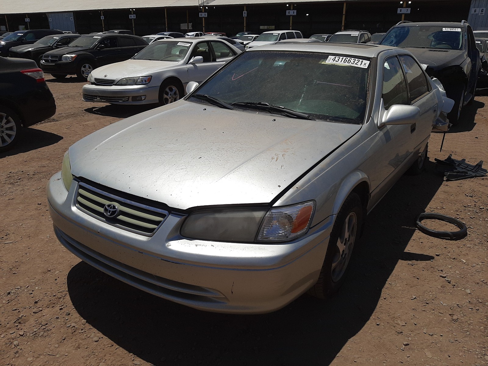 Photo 2 from auction – 2000 TOYOTA CAMRY CE with VIN 4T1BG28K7YU665063