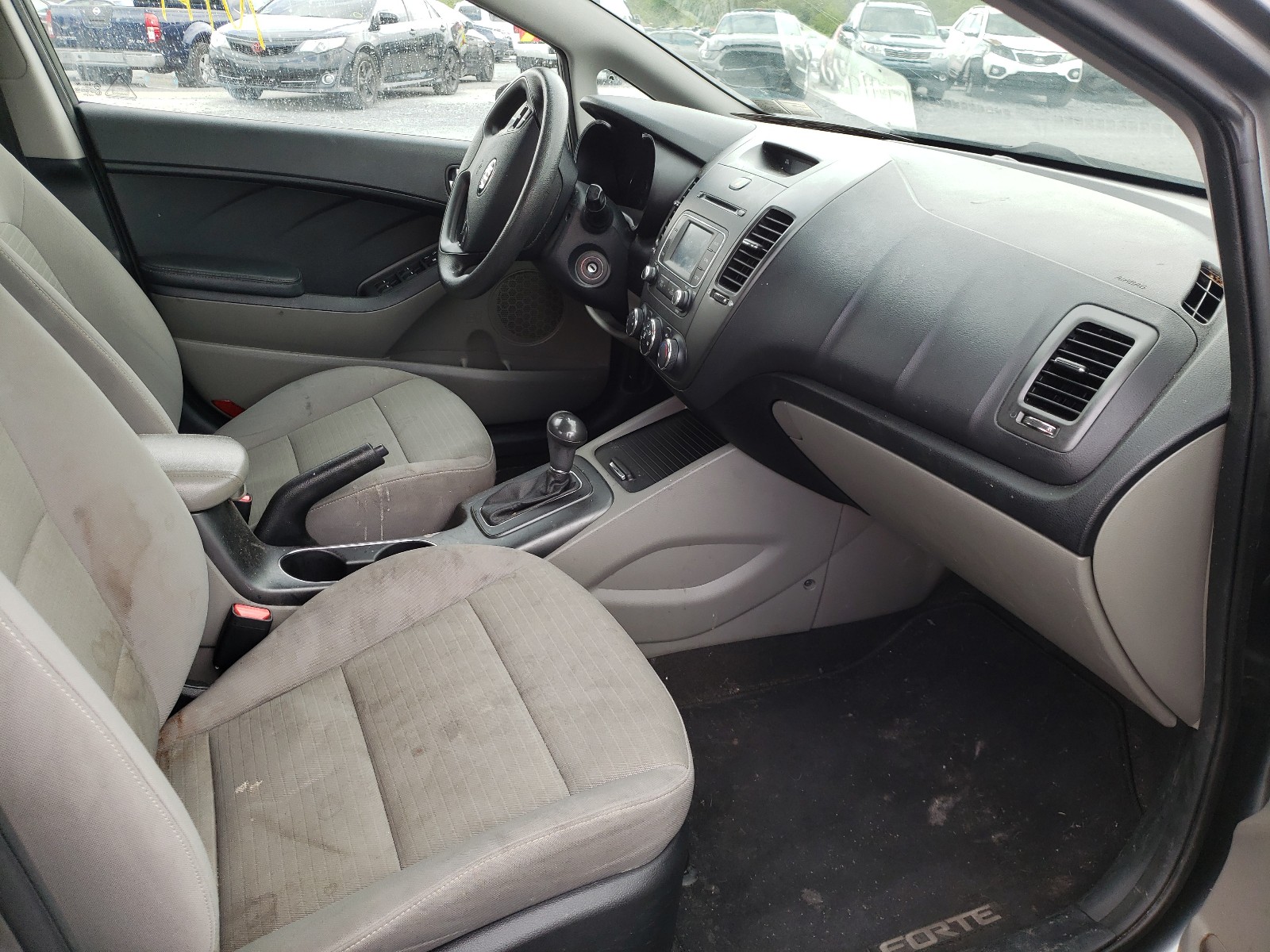 Photo 5 from auction – 2016 KIA FORTE LX with VIN KNAFX4A64G5537609