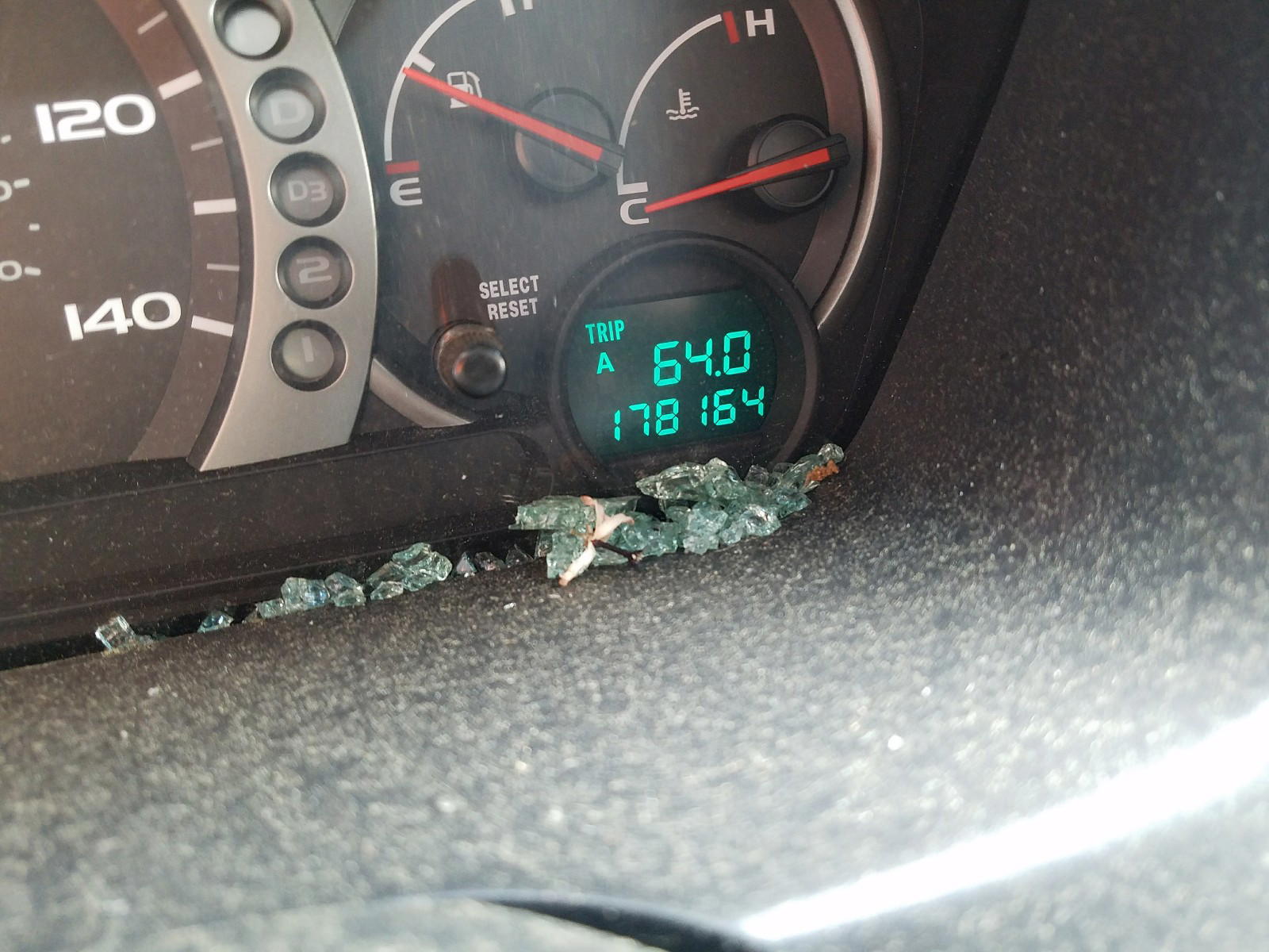 Photo 8 from auction – 2003 HONDA PILOT EXL with VIN 2HKYF18543H506087