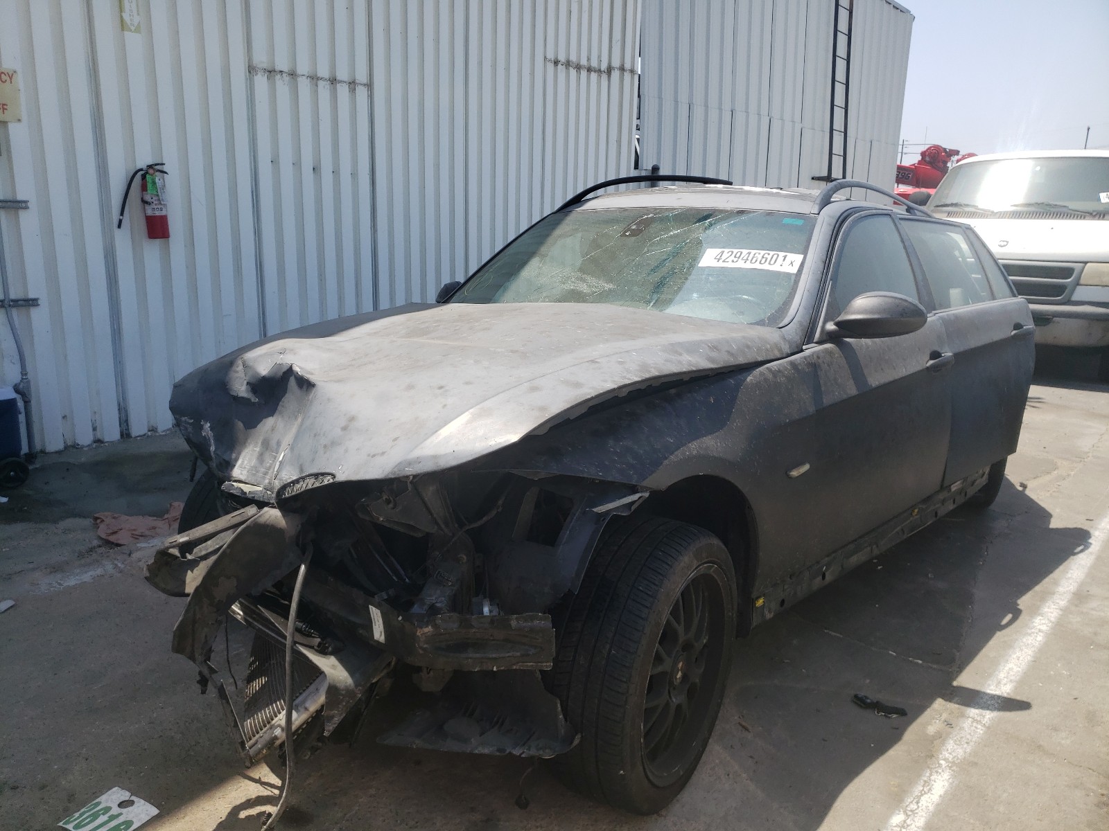 Photo 2 from auction – 2006 BMW 325 XIT with VIN WBAVT13546KW22430