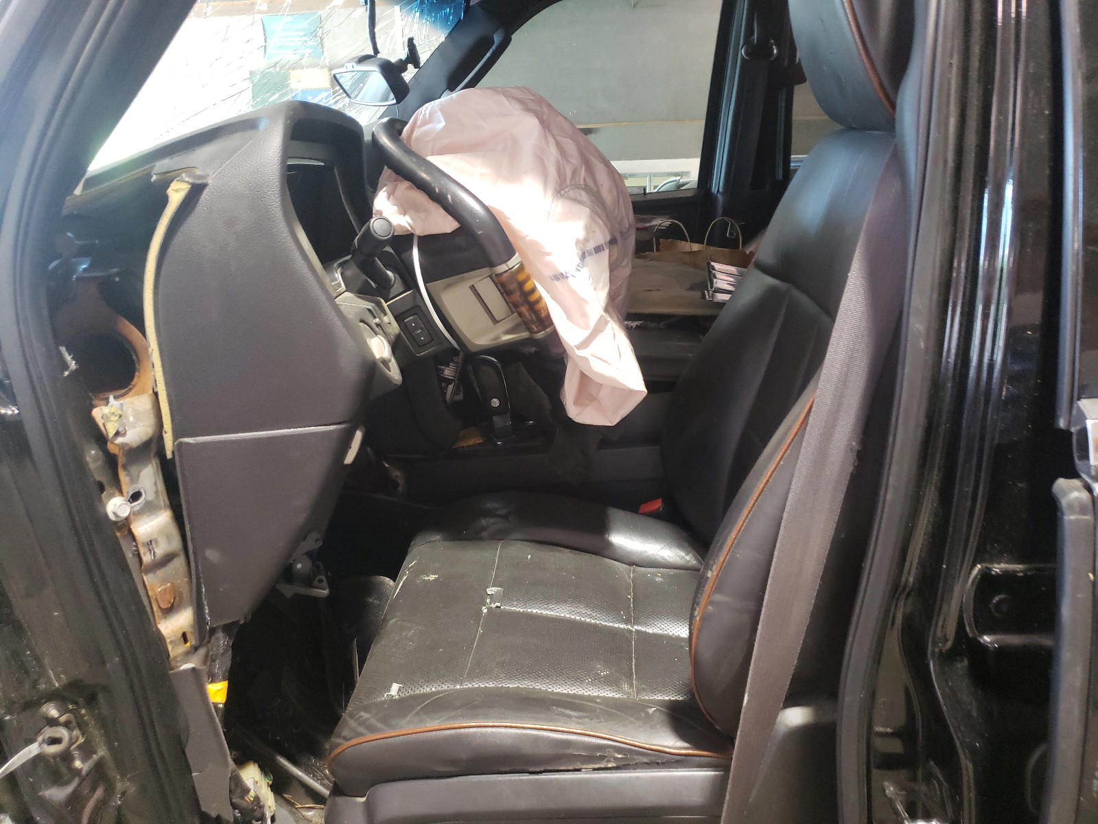 Photo 5 from auction – 2008 LINCOLN NAVIGATOR with VIN 5LMFL27598LJ13558
