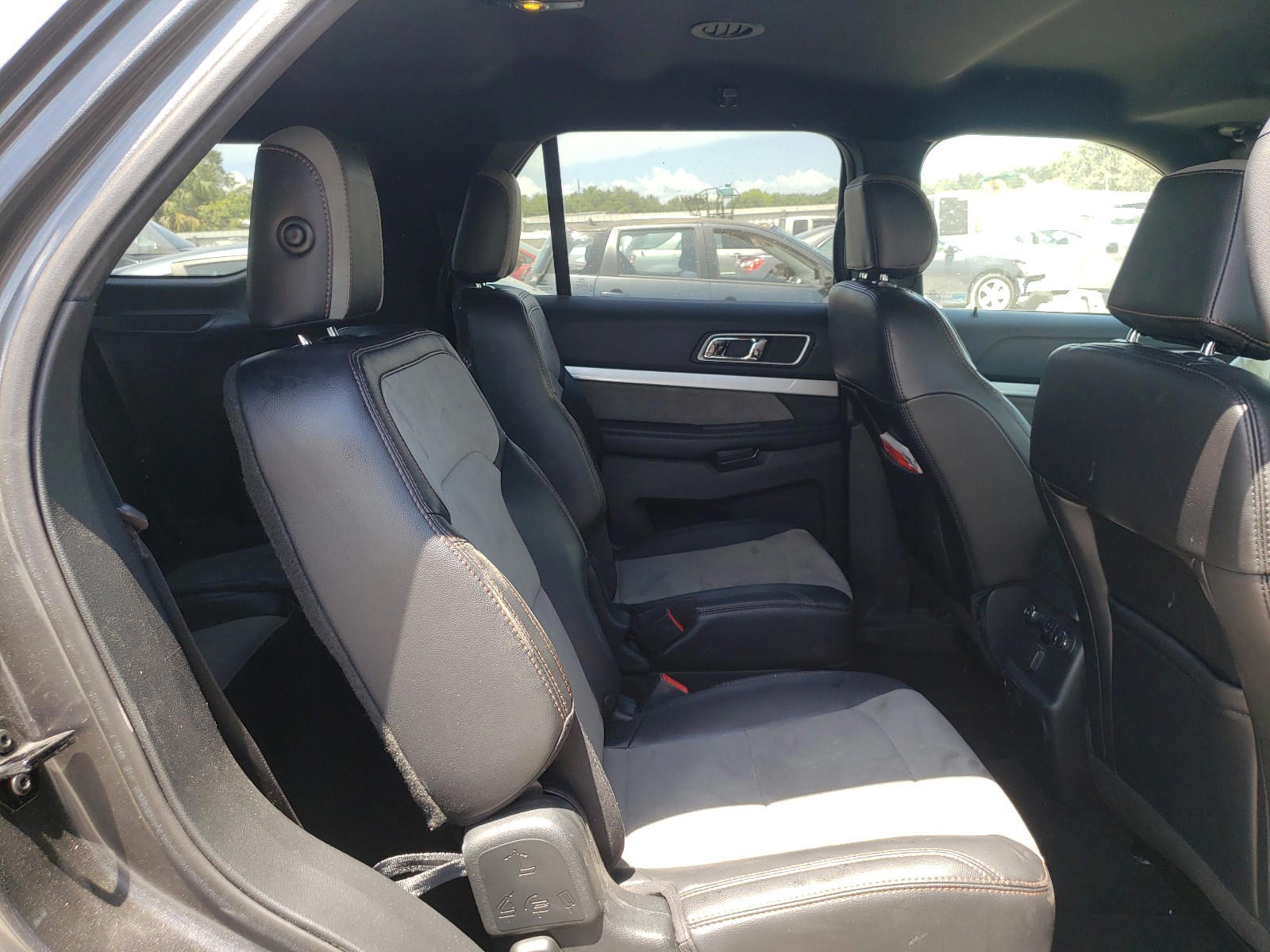 Photo 6 from auction – 2017 FORD EXPLORER X with VIN 1FM5K7D8XHGC88651
