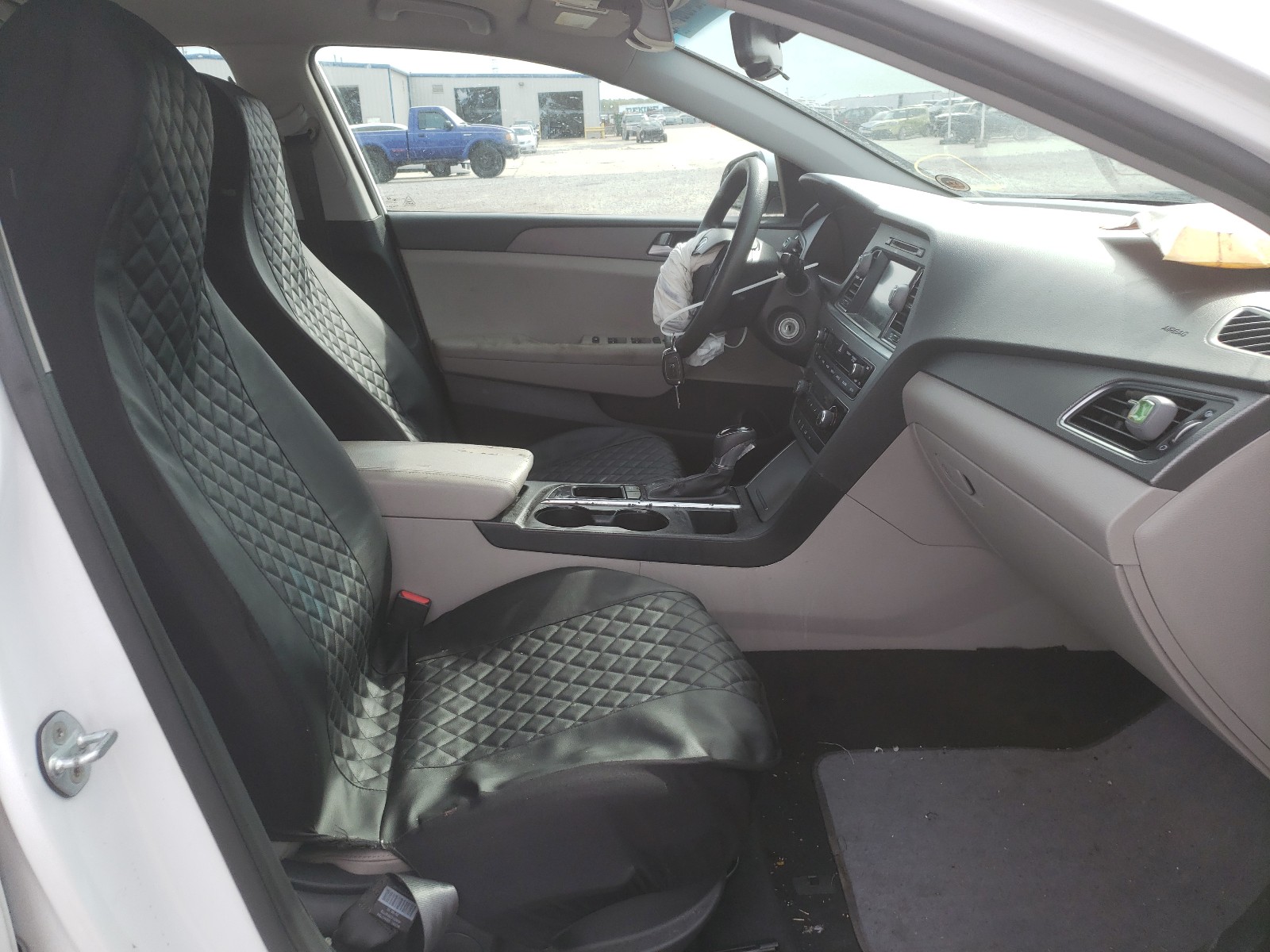 Photo 5 from auction – 2016 HYUNDAI SONATA SE with VIN 5NPE24AF1GH271348