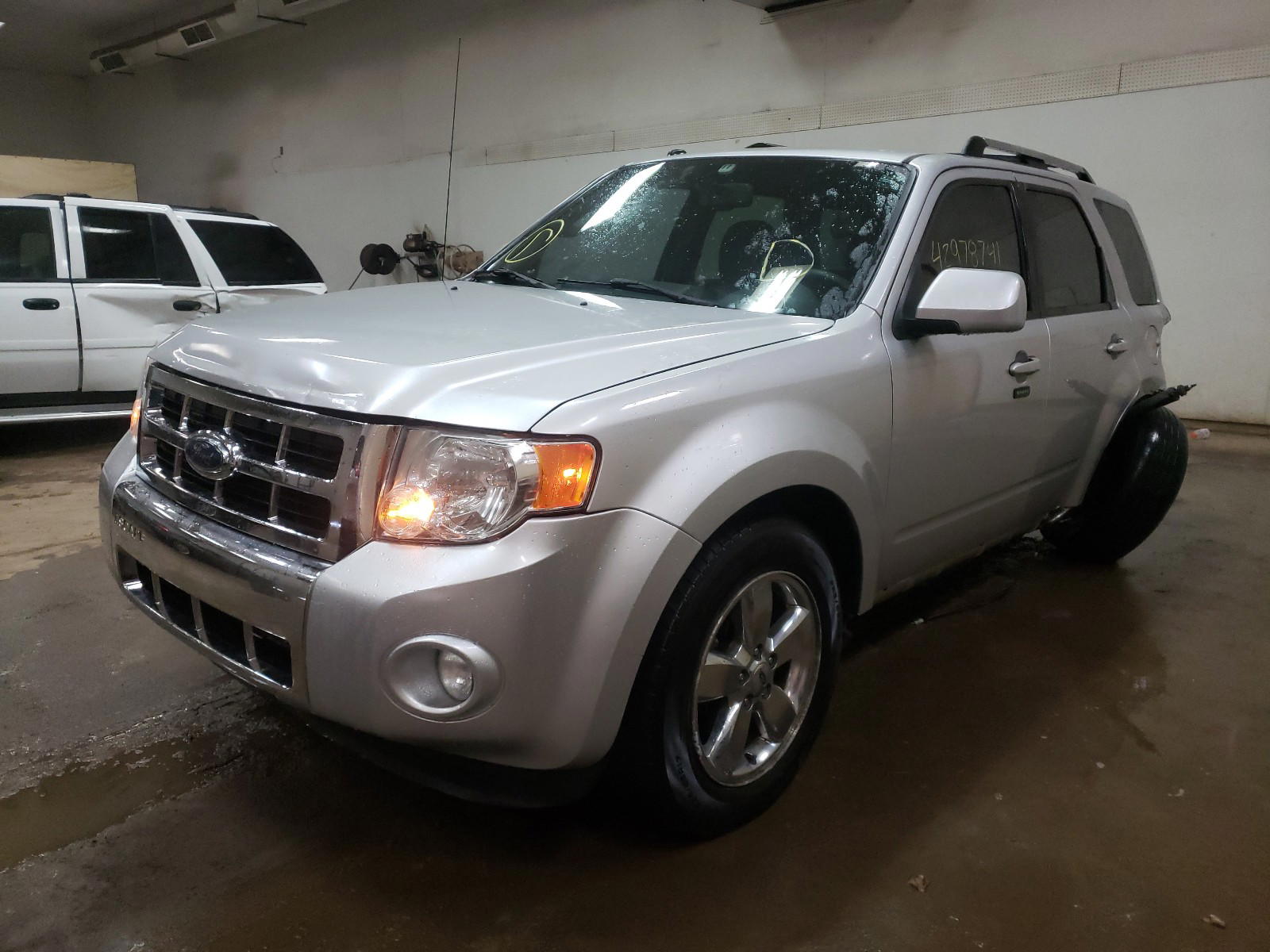 Photo 2 from auction – 2010 FORD ESCAPE LIM with VIN 1FMCU0E79AKA34043