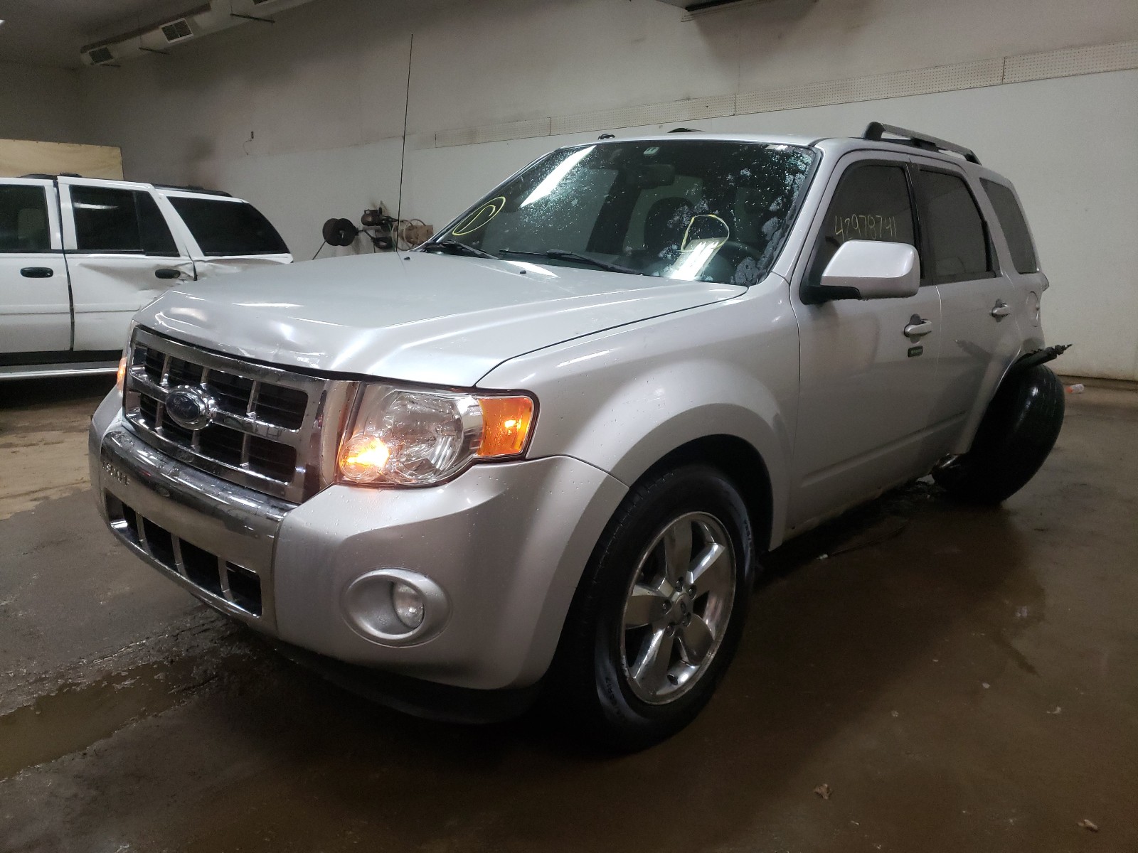صورة رقم 2 من المزاد - 2010 FORD ESCAPE LIM مع VIN 1FMCU0E79AKA34043