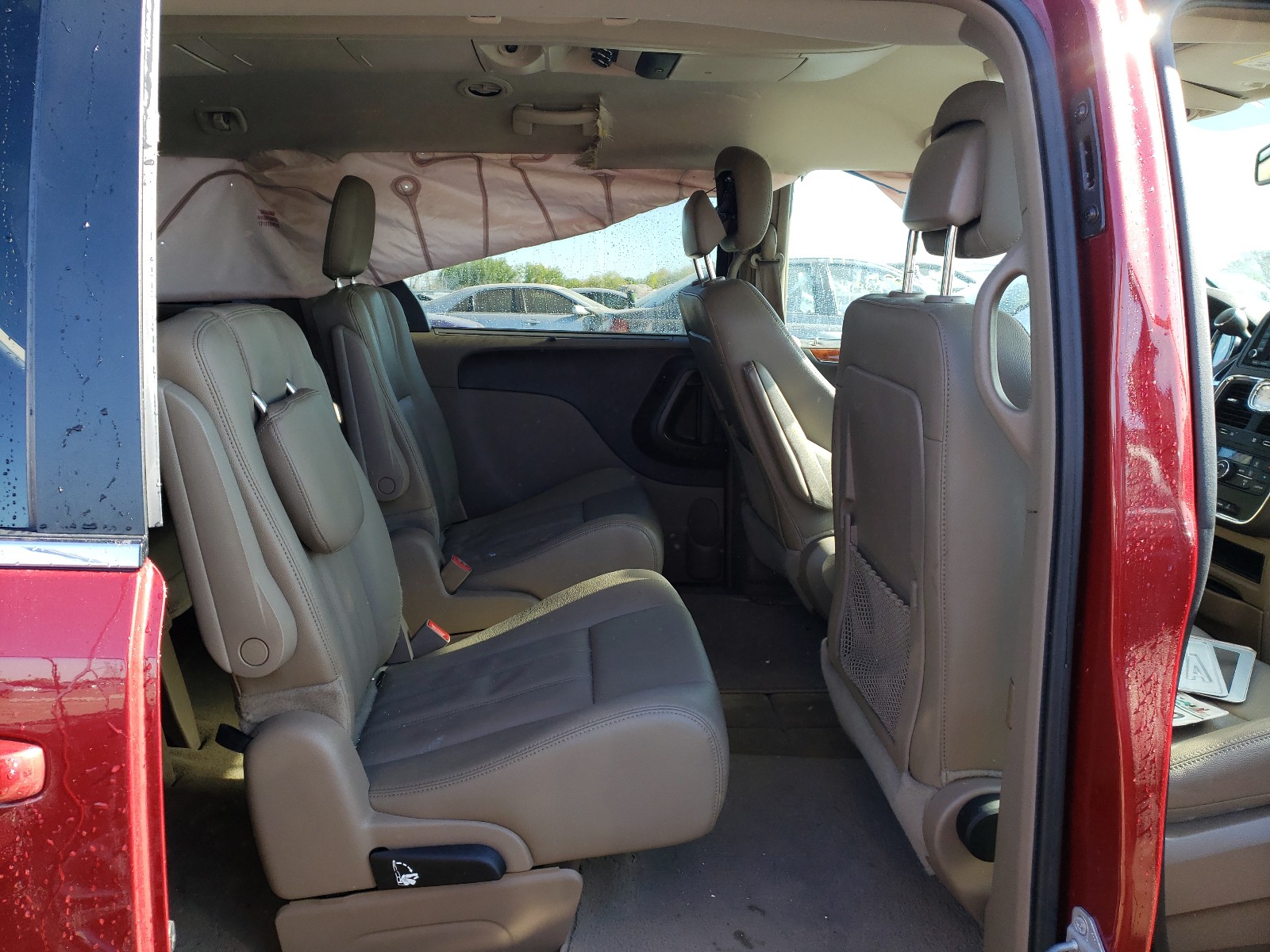 Photo 6 from auction – 2016 CHRYSLER TOWN & COU with VIN 2C4RC1BG7GR239995