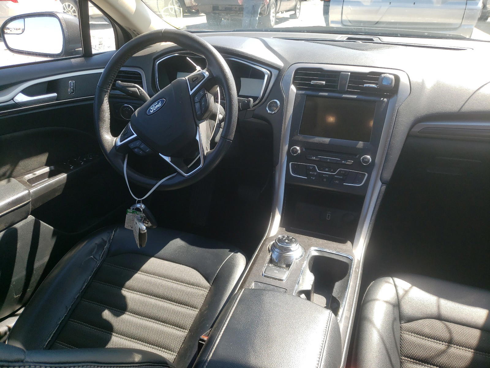 Photo 9 from auction – 2017 FORD FUSION SE with VIN 3FA6P0HD3HR407650