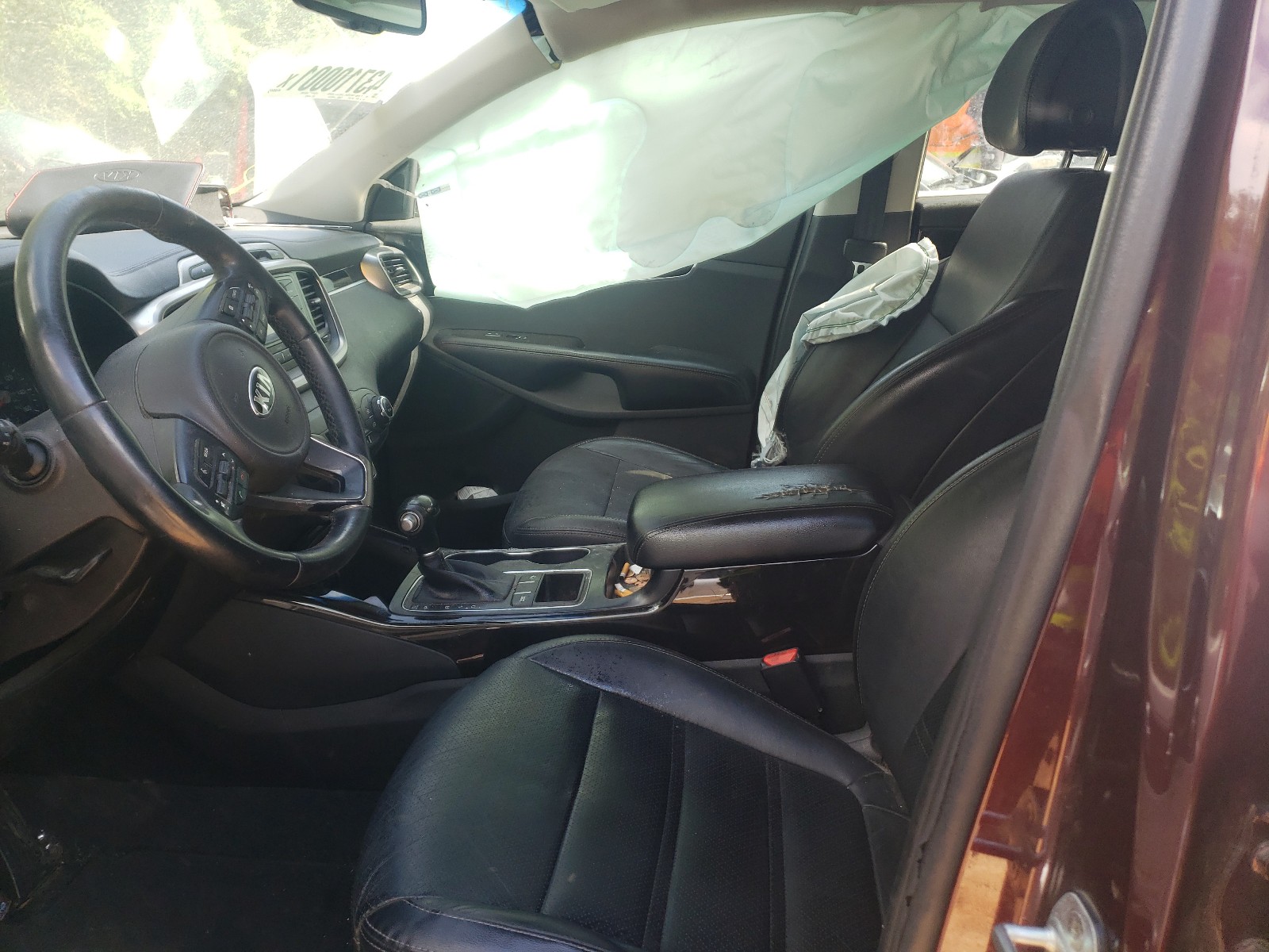 Photo 5 from auction – 2016 KIA SORENTO EX with VIN 5XYPH4A10GG155139