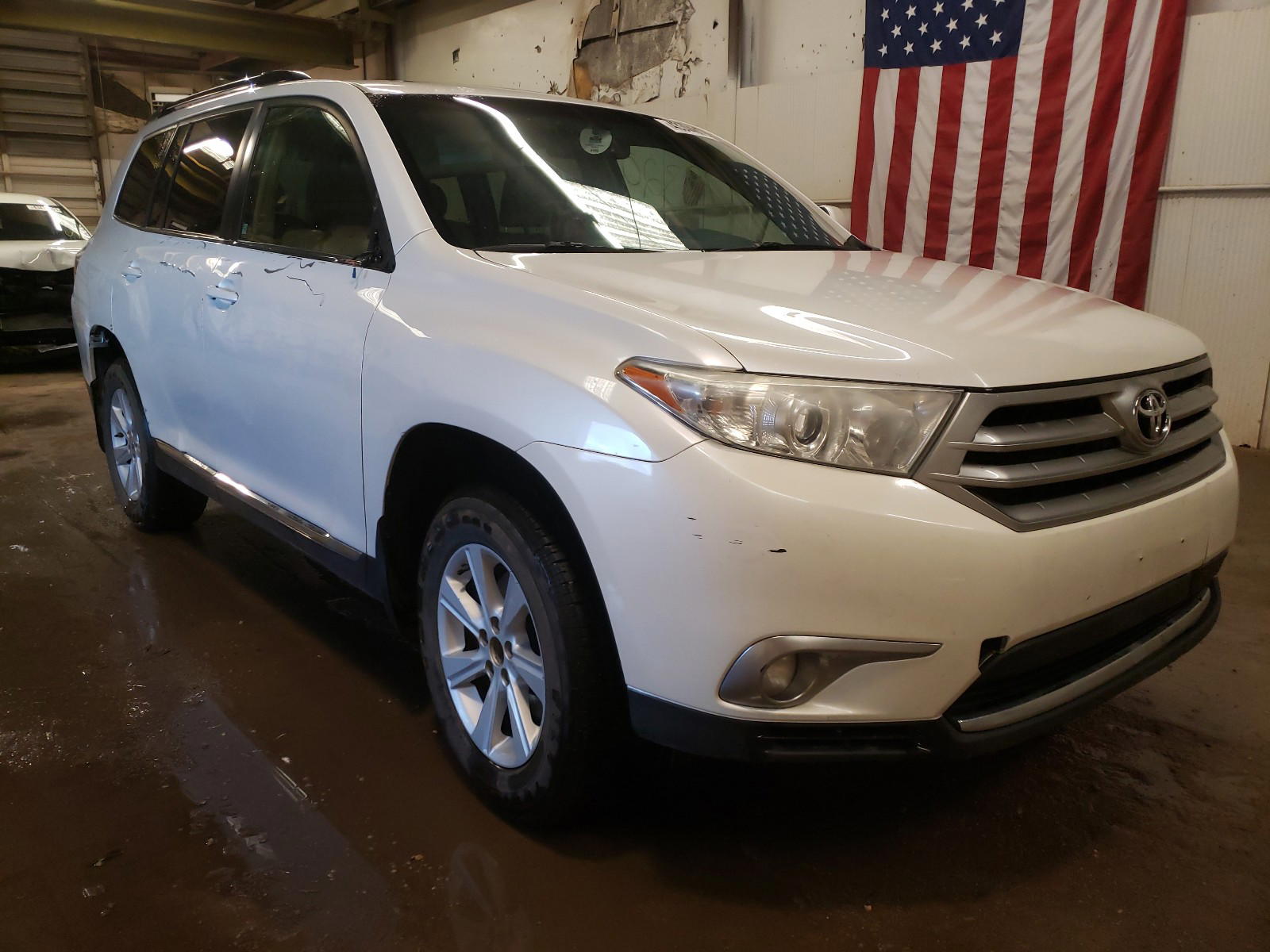 TOYOTA HIGHLANDER 2011 with VIN 5TDBK3EH3BS092529 - Photo from auction