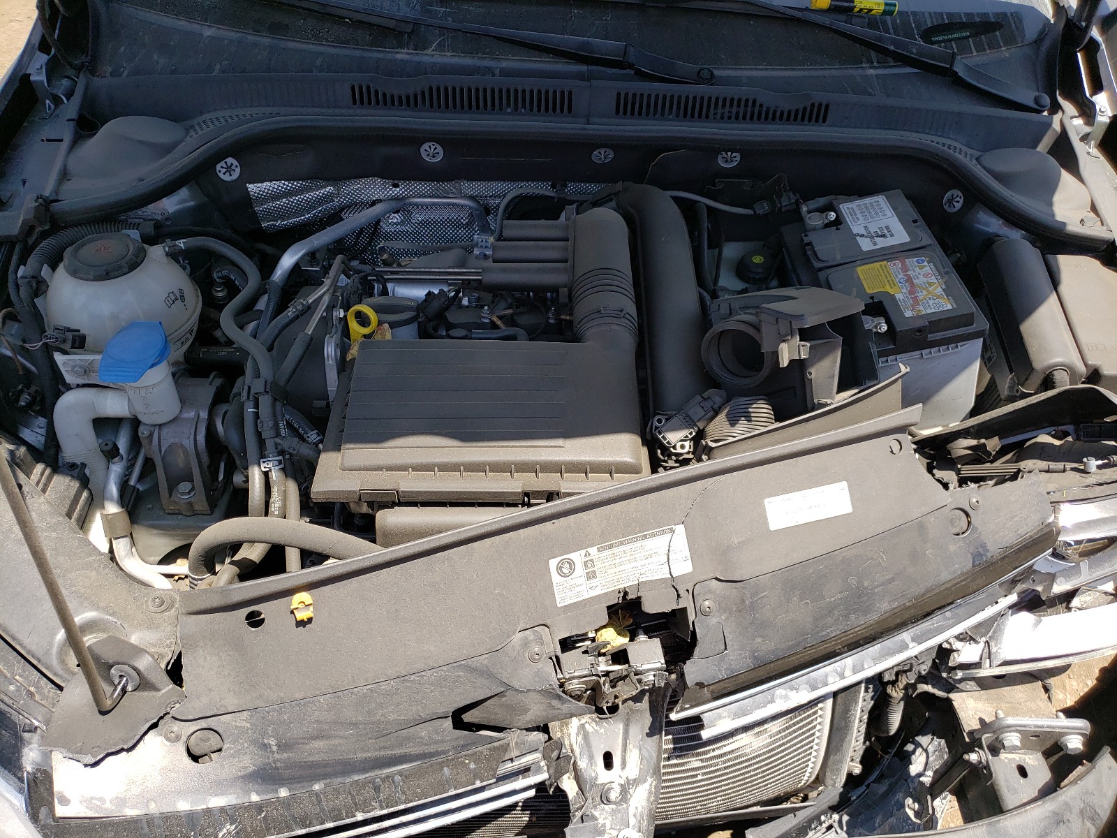 Photo 7 from auction – 2018 VOLKSWAGEN JETTA S with VIN 3VW2B7AJ9JM220638