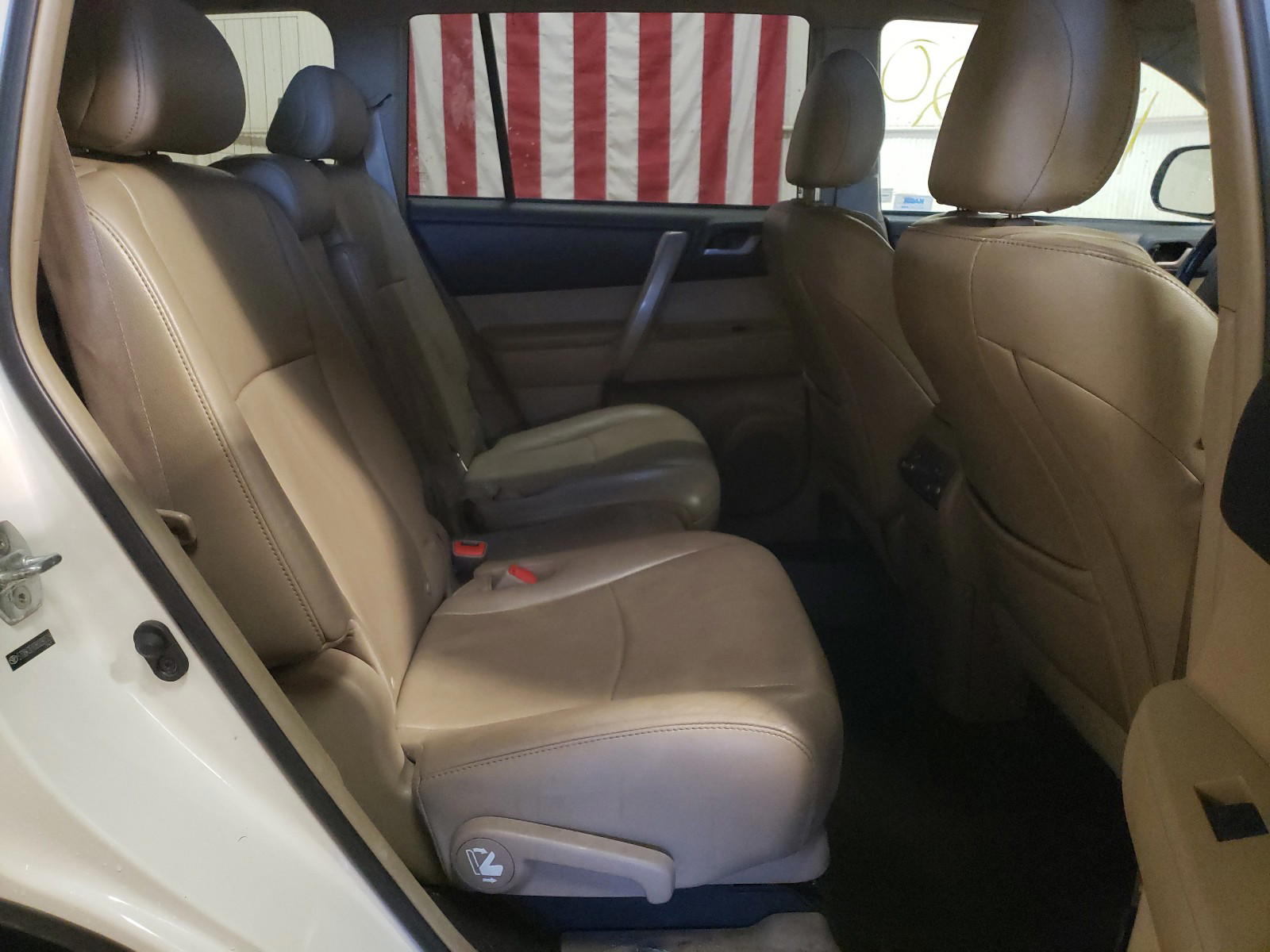 Photo 6 from auction – 2011 TOYOTA HIGHLANDER with VIN 5TDBK3EH3BS092529