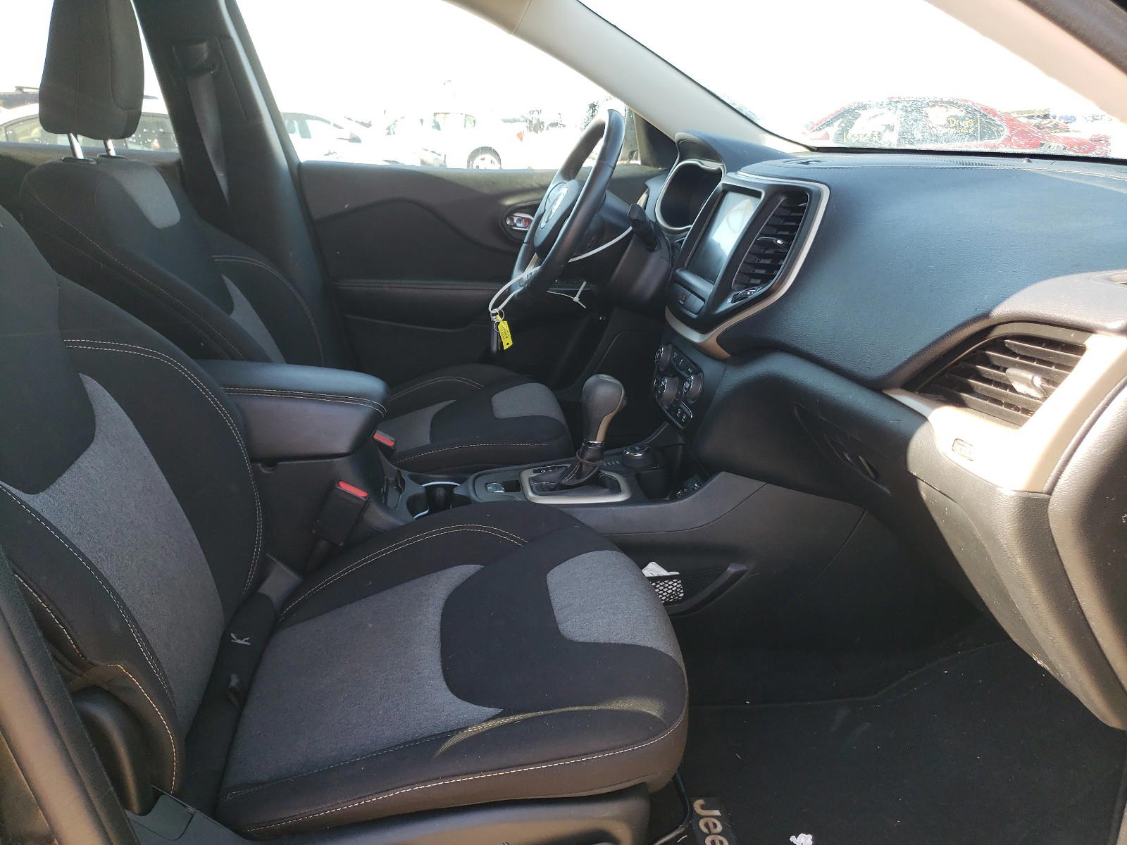 Photo 5 from auction – 2014 JEEP CHEROKEE L with VIN 1C4PJMCB9EW220158