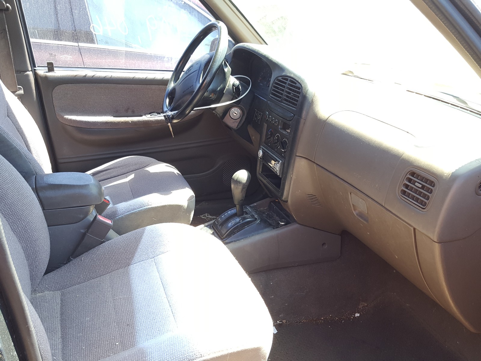 Photo 5 from auction – 2000 KIA SPORTAGE with VIN KNDJB723XY5671544