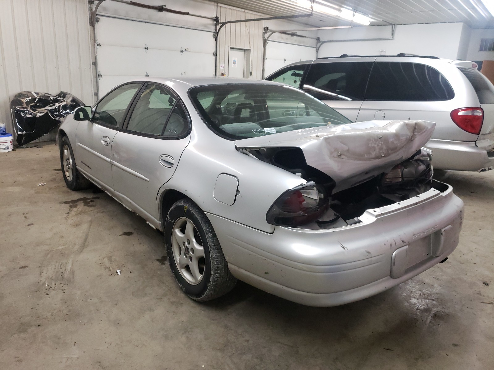 Photo 3 from auction – 2002 PONTIAC GRAND PRIX with VIN 1G2WK52J62F215670