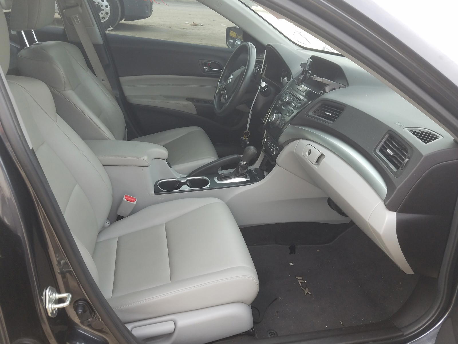 Photo 5 from auction – 2016 ACURA ILX BASE W with VIN 19UDE2F36GA018041