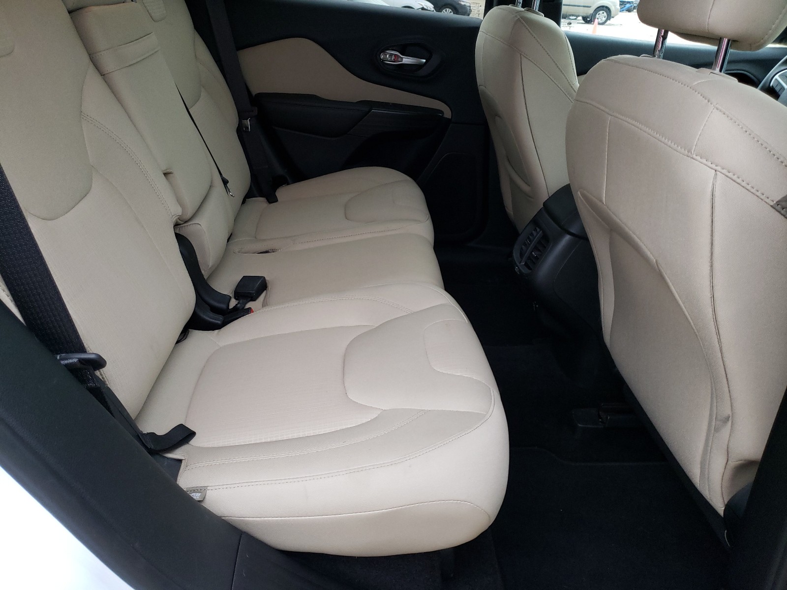 Zdjęcie 6 z aukcji – 2015 JEEP CHEROKEE L z VIN 1C4PJMCS5FW755313