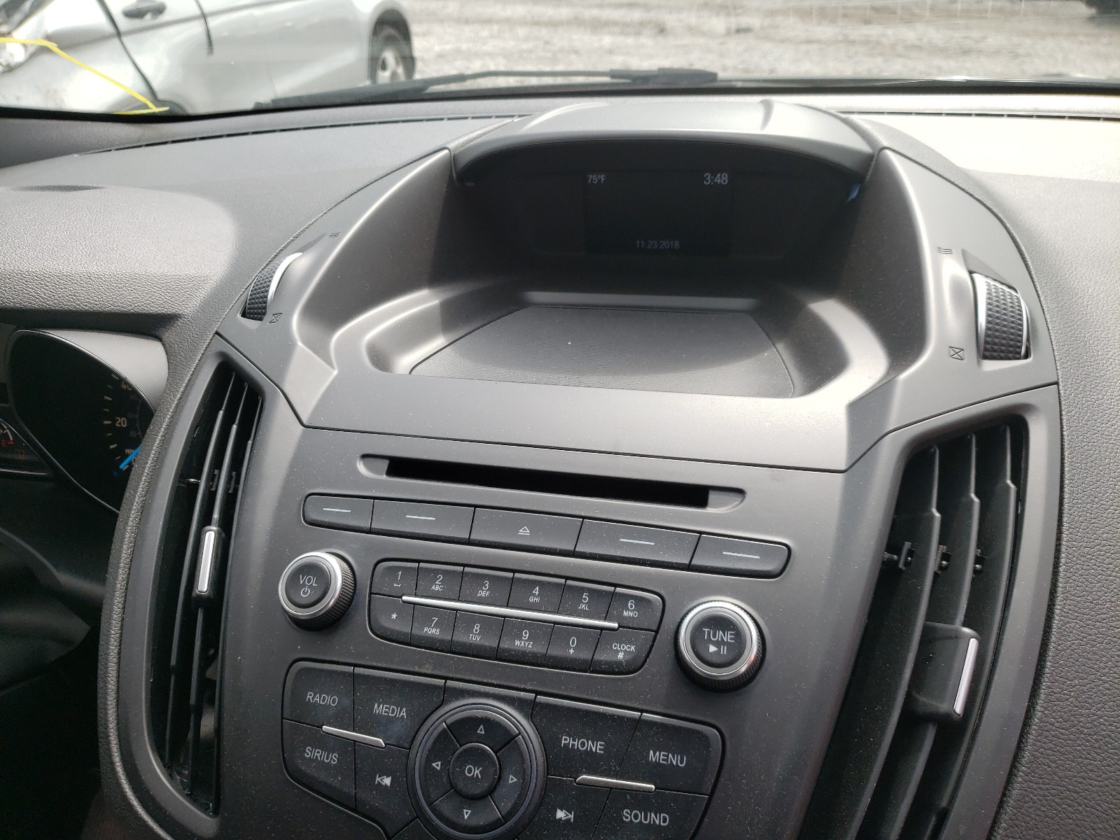 Photo 9 from auction – 2018 FORD ESCAPE SE with VIN 1FMCU0GD8JUD54493