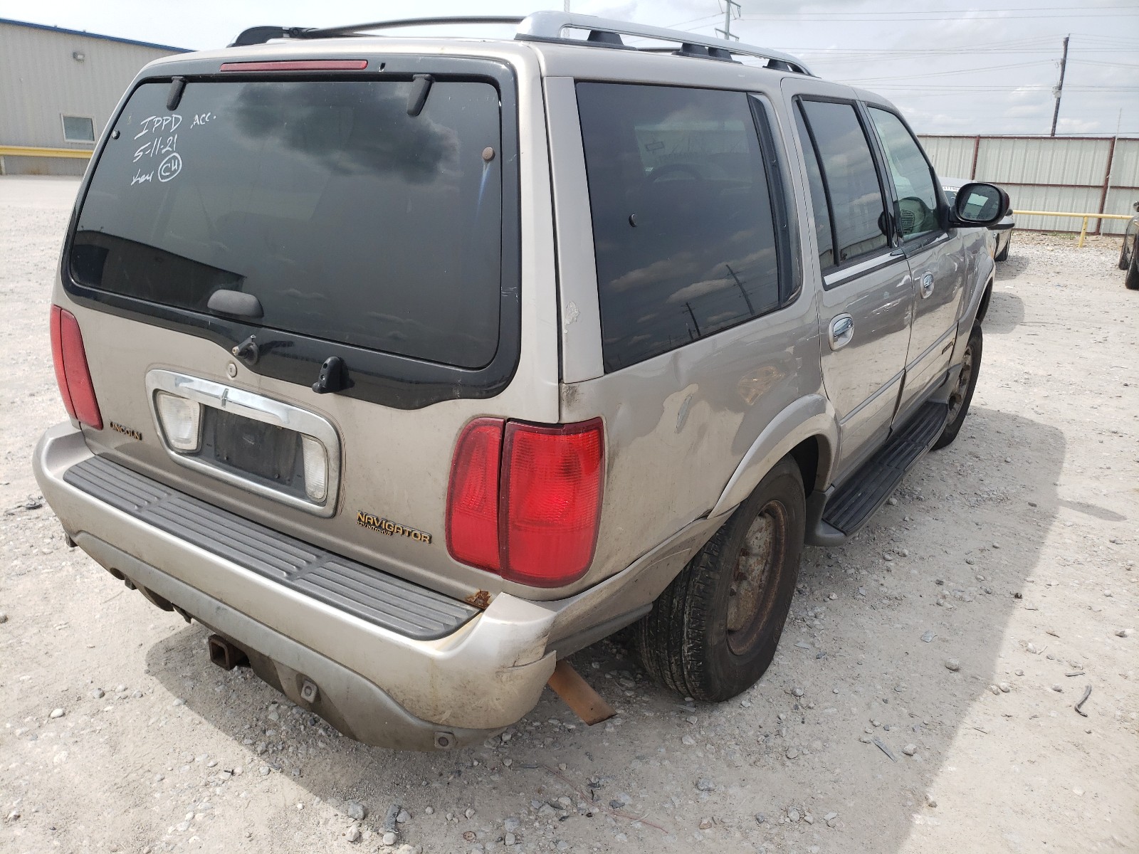 Photo 4 from auction – 2002 LINCOLN NAVIGATOR with VIN 5LMFU28R62LJ10672