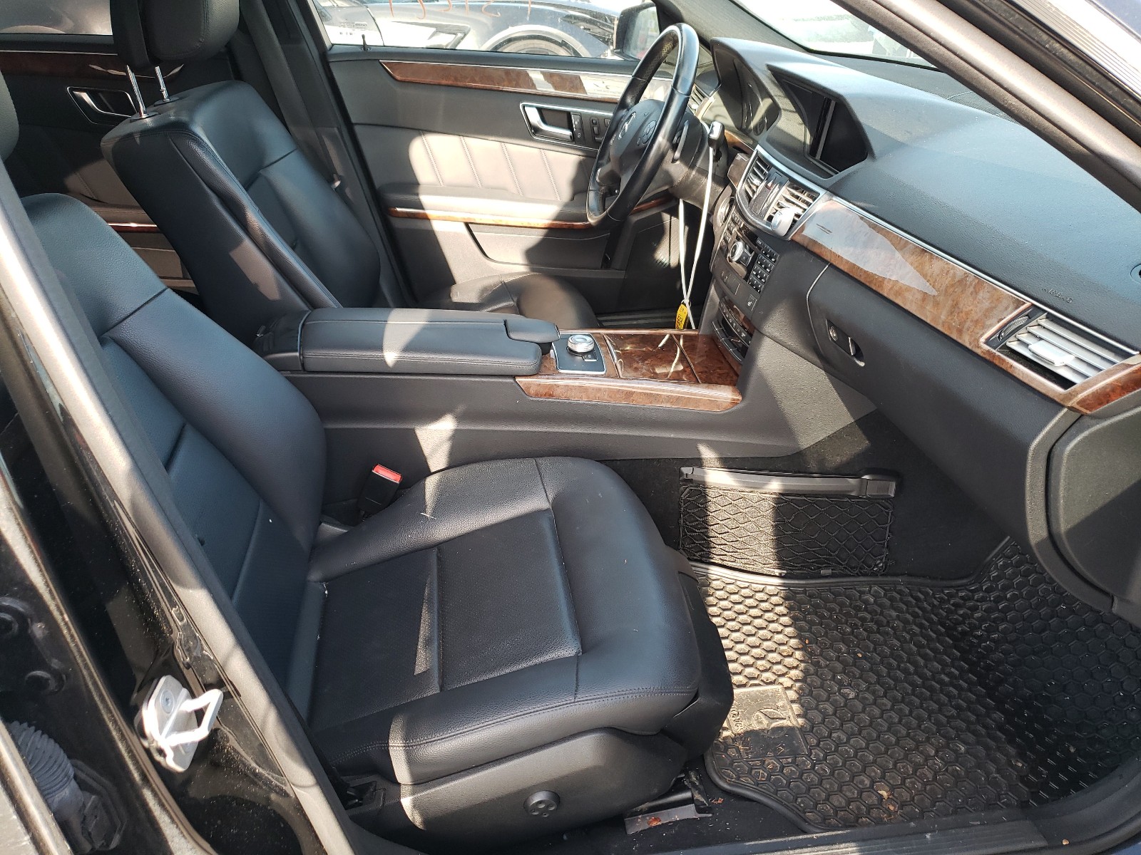 Photo 5 from auction – 2012 MERCEDES-BENZ E 350 BLUE with VIN WDDHF2EB3CA543855