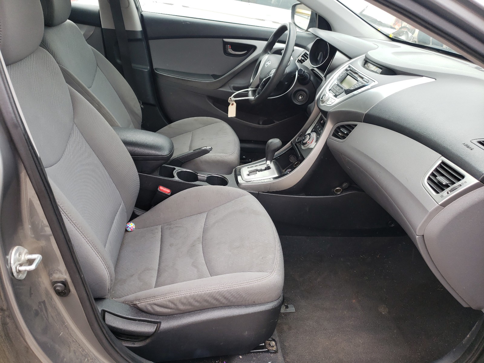 Photo 5 from auction – 2012 HYUNDAI ELANTRA GL with VIN 5NPDH4AE7CH138458