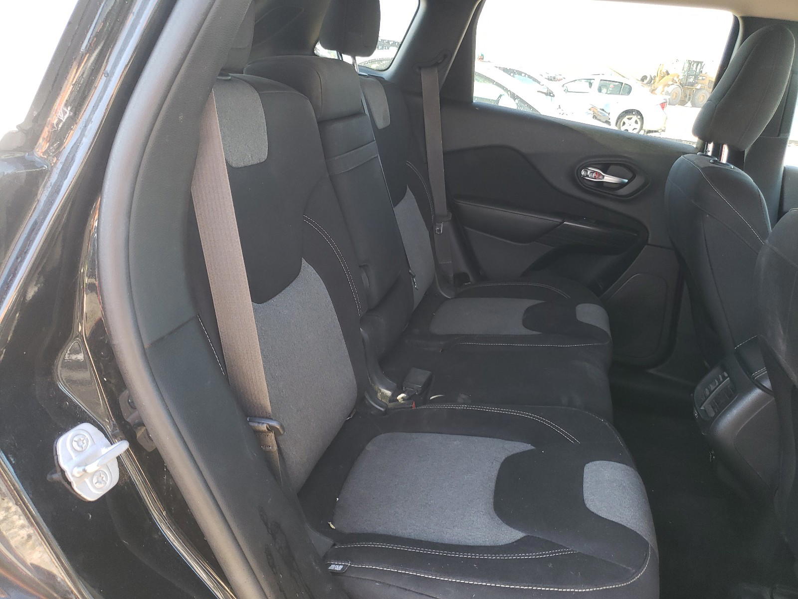 Photo 6 from auction – 2014 JEEP CHEROKEE L with VIN 1C4PJMCB9EW220158