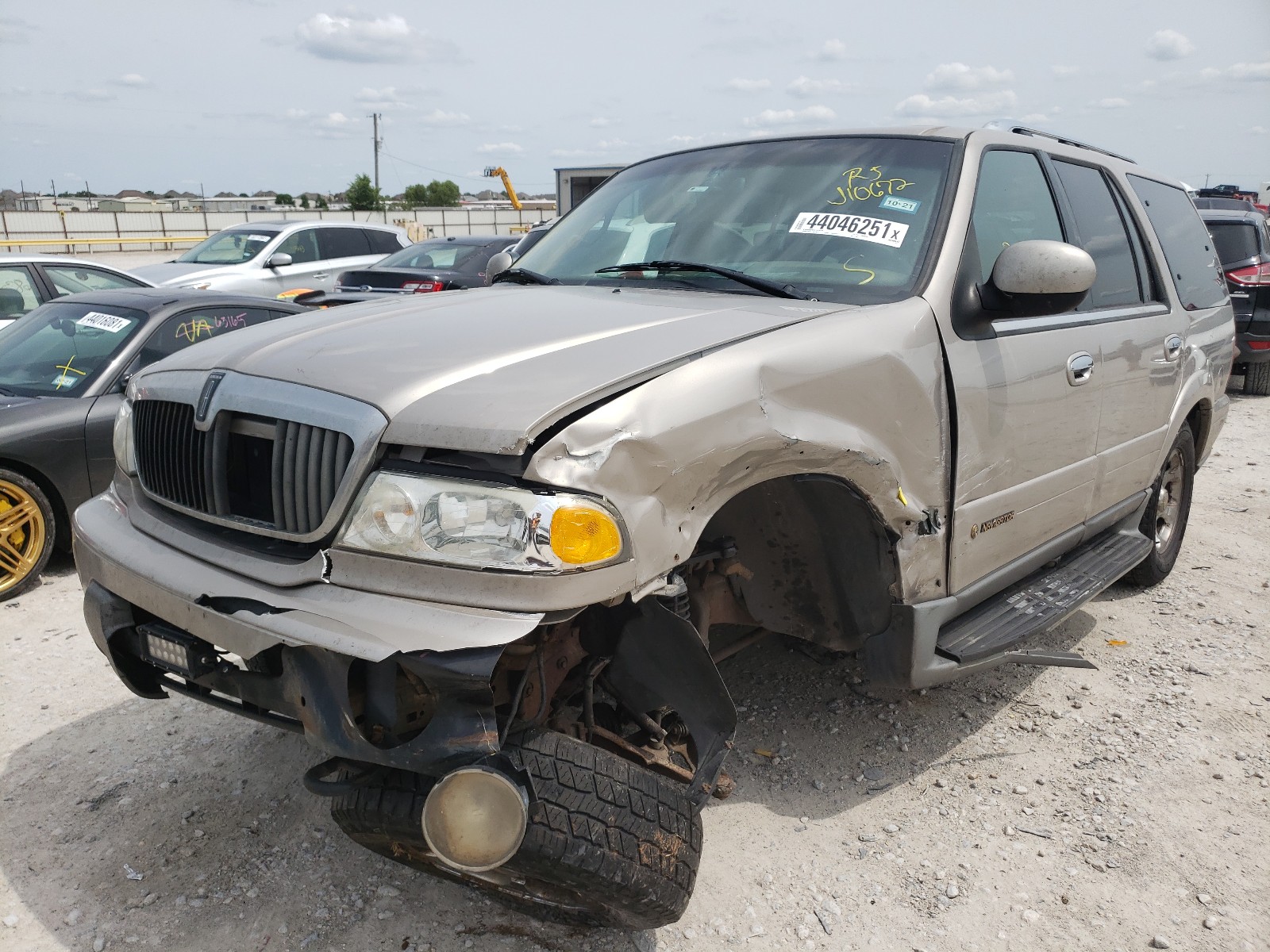 Photo 2 from auction – 2002 LINCOLN NAVIGATOR with VIN 5LMFU28R62LJ10672