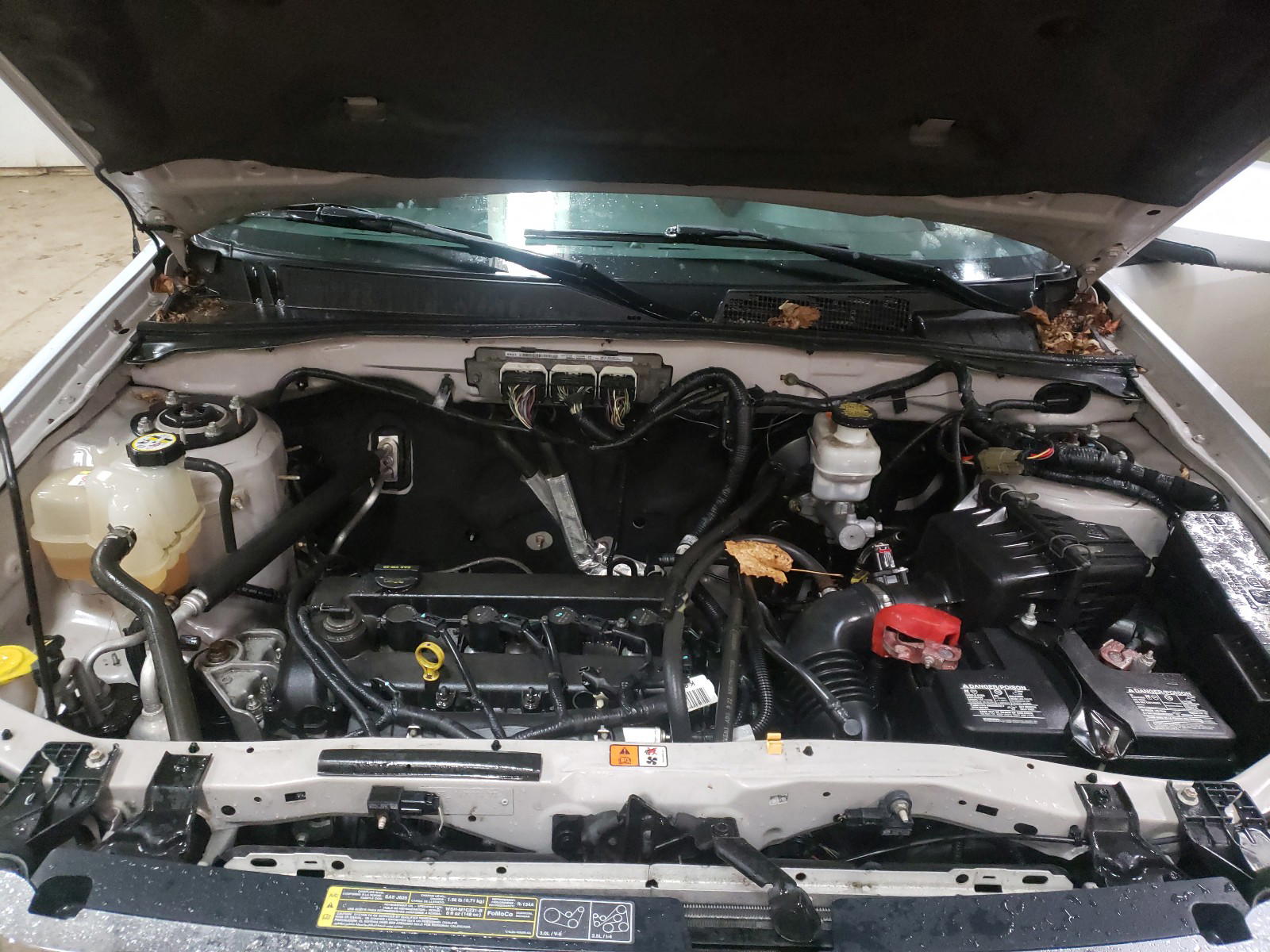 Photo 7 from auction – 2010 FORD ESCAPE LIM with VIN 1FMCU0E79AKA34043