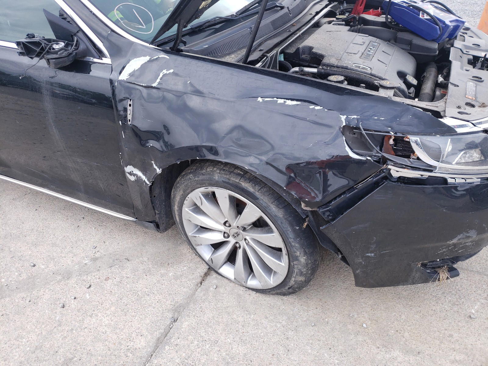 Photo 9 from auction – 2015 LINCOLN MKS with VIN 1LNHL9DK9FG605706