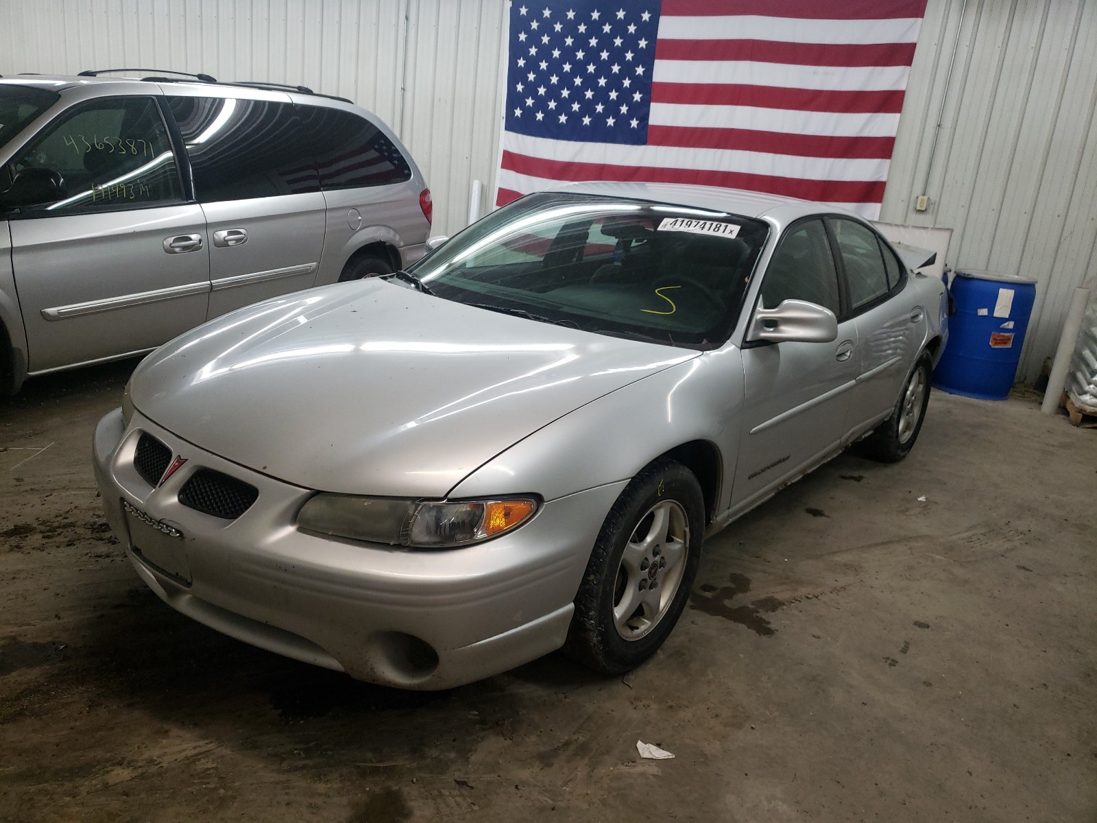 Photo 2 from auction – 2002 PONTIAC GRAND PRIX with VIN 1G2WK52J62F215670