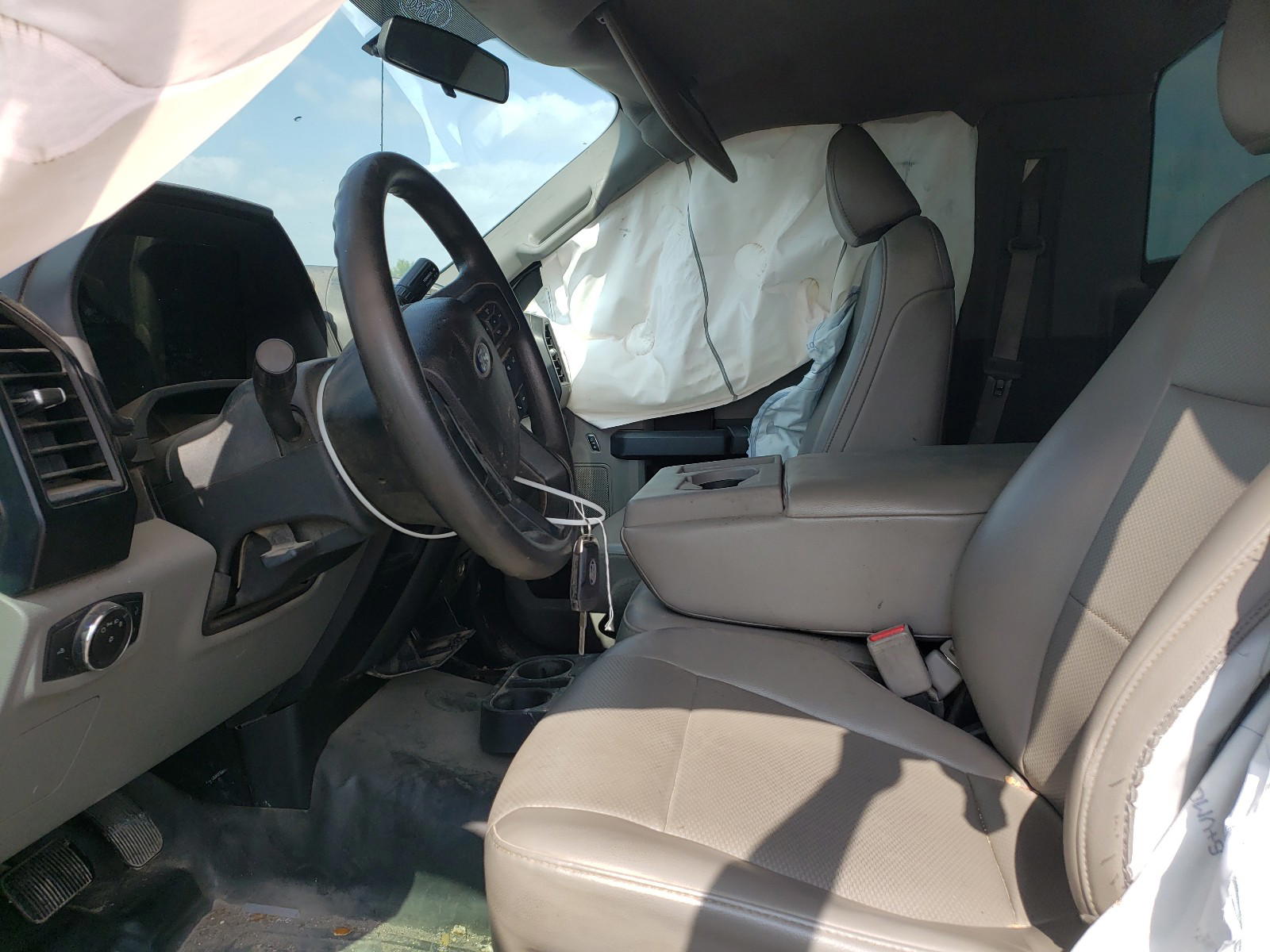 Photo 5 from auction – 2016 FORD F150 with VIN 1FTMF1CF4GKF64660