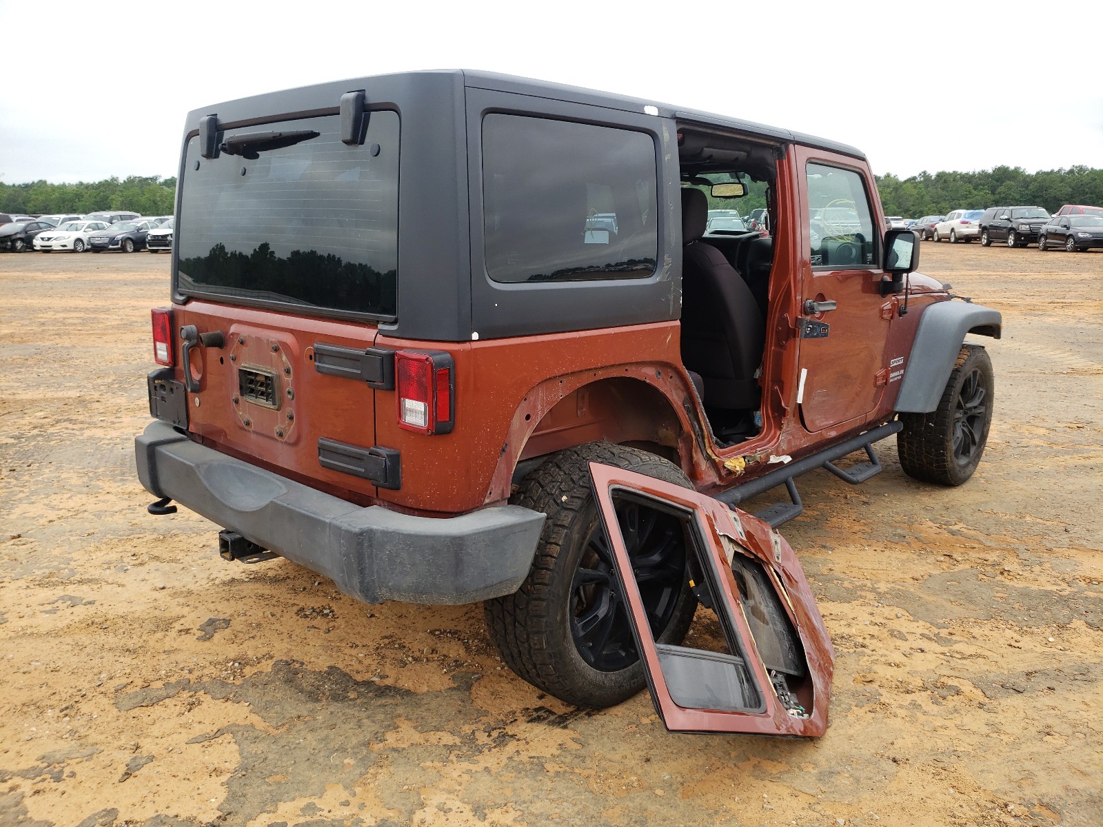 Photo 4 from auction – 2014 JEEP WRANGLER U with VIN 1C4BJWDG2EL269588