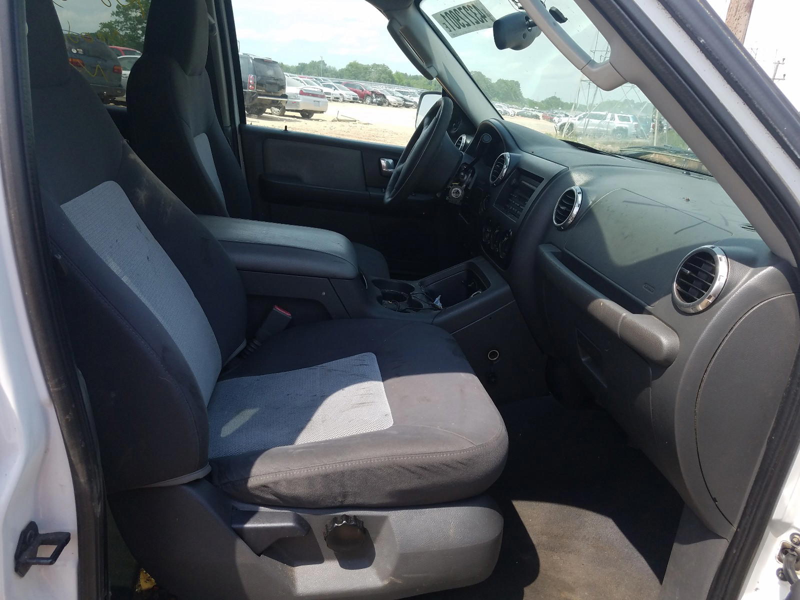 Photo 5 from auction – 2003 FORD EXPEDITION with VIN 1FMPU16L23LB79425