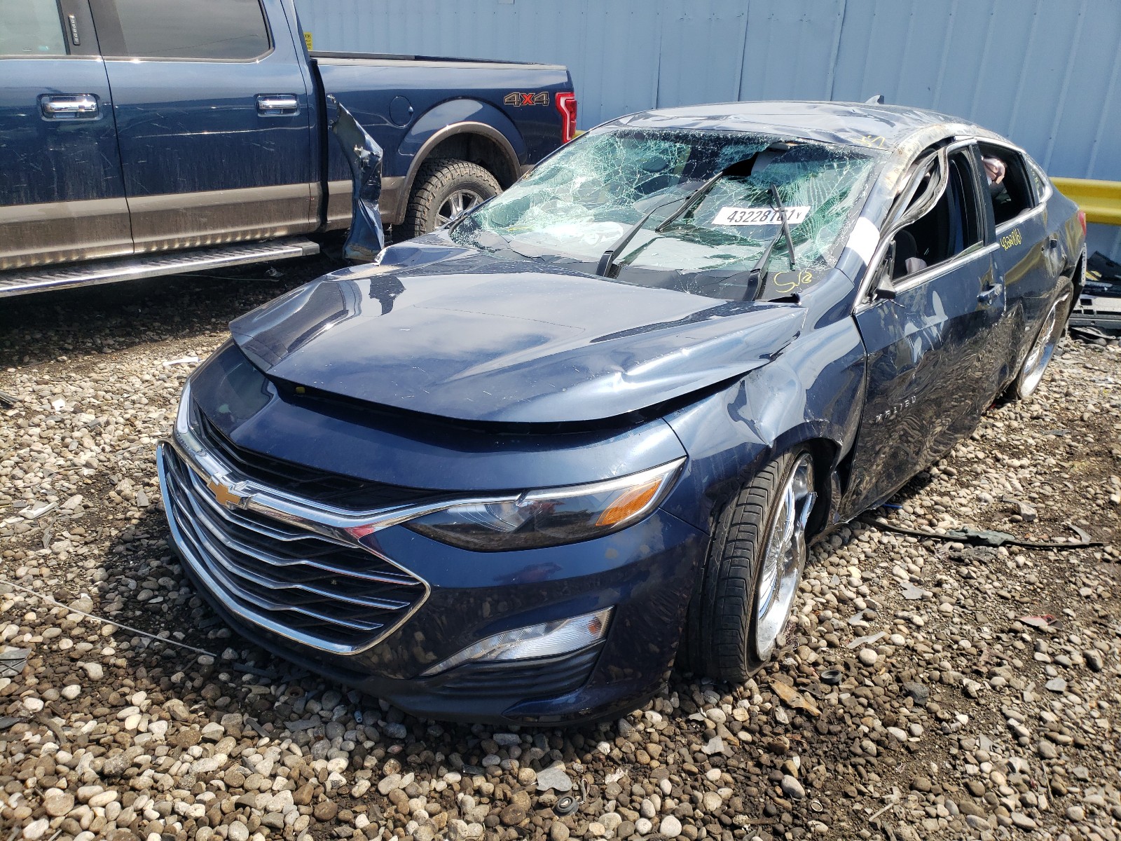 Photo 2 from auction – 2019 CHEVROLET MALIBU LT with VIN 1G1ZD5ST5KF112155